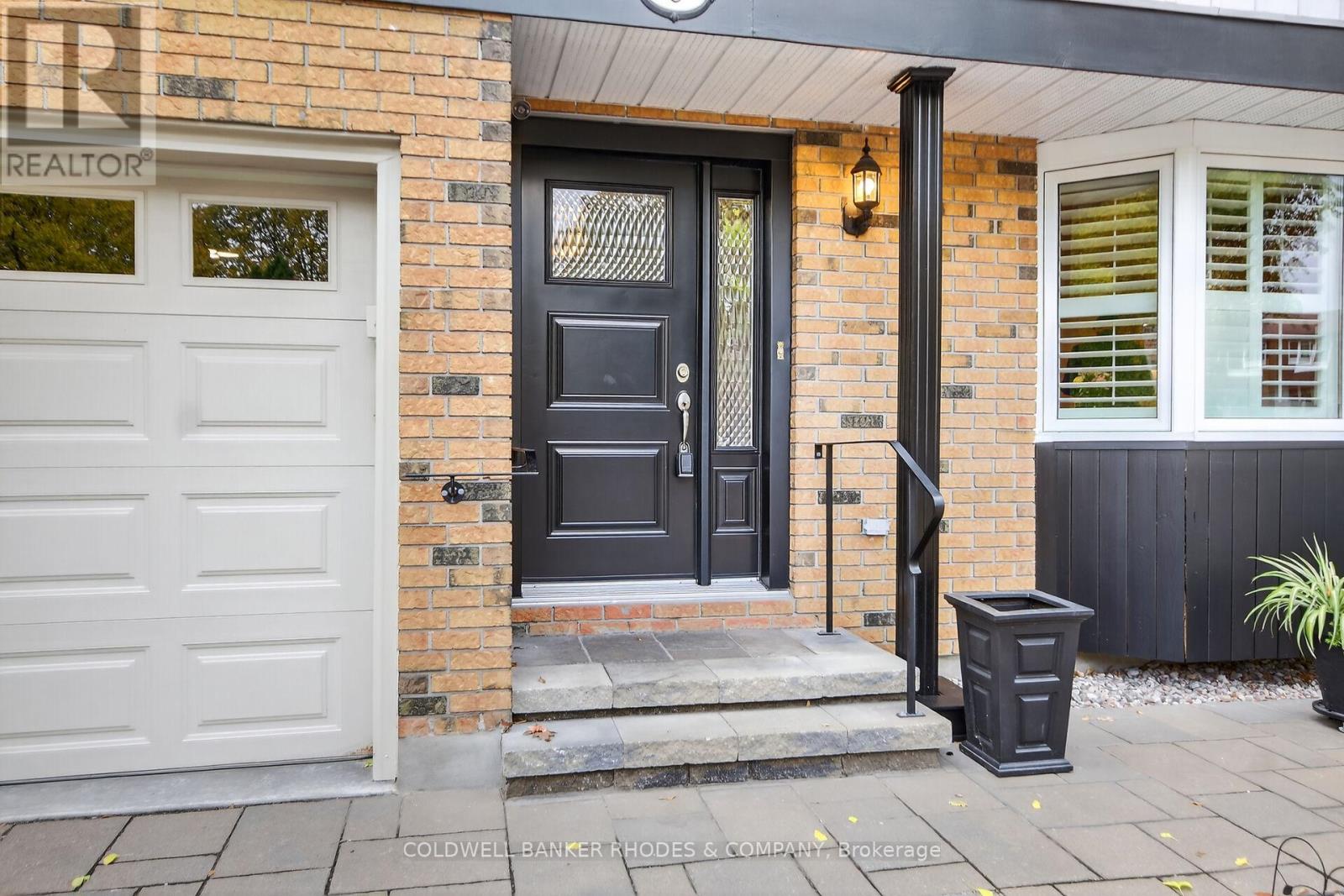 22 - 8 Confederation Private, Ottawa, Ontario  K1V 9W6 - Photo 3 - X12482163