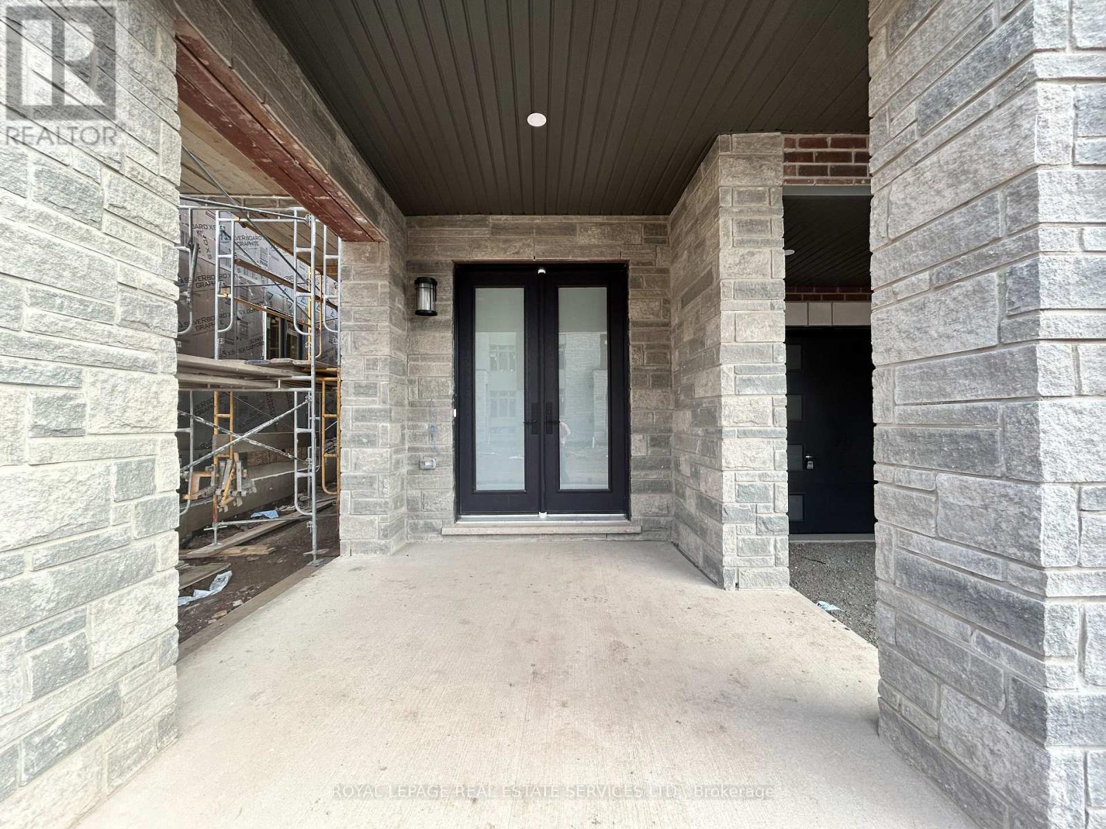 3303 Taha Gardens, Oakville, Ontario  L6M 5R9 - Photo 2 - W12482124