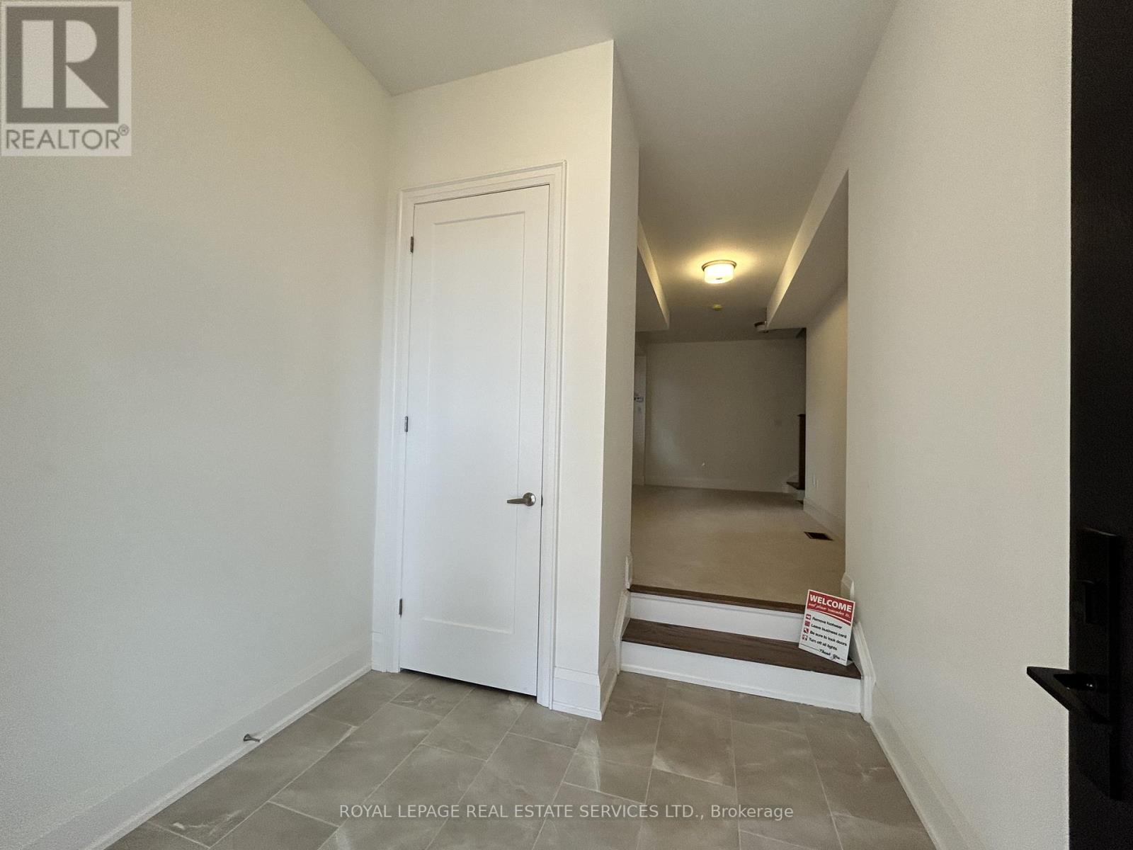 3303 Taha Gardens, Oakville, Ontario  L6M 5R9 - Photo 3 - W12482124