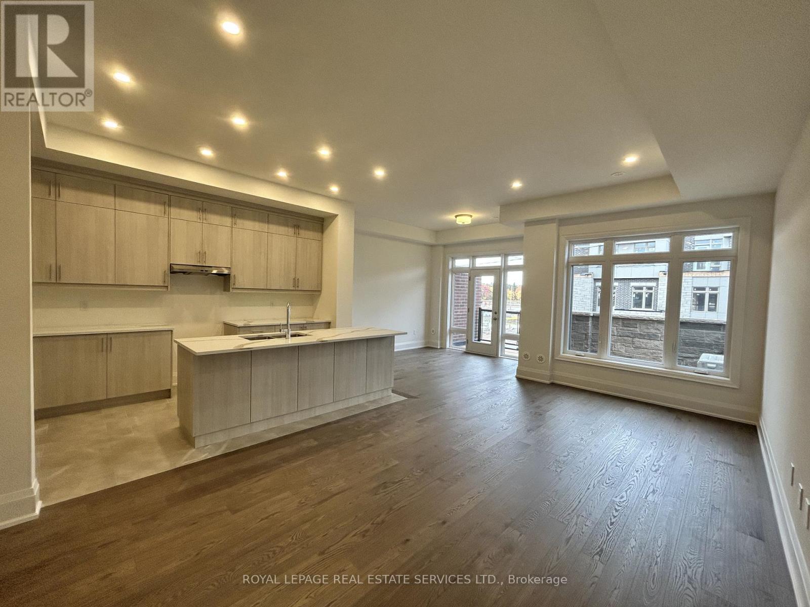 3303 Taha Gardens, Oakville, Ontario  L6M 5R9 - Photo 5 - W12482124