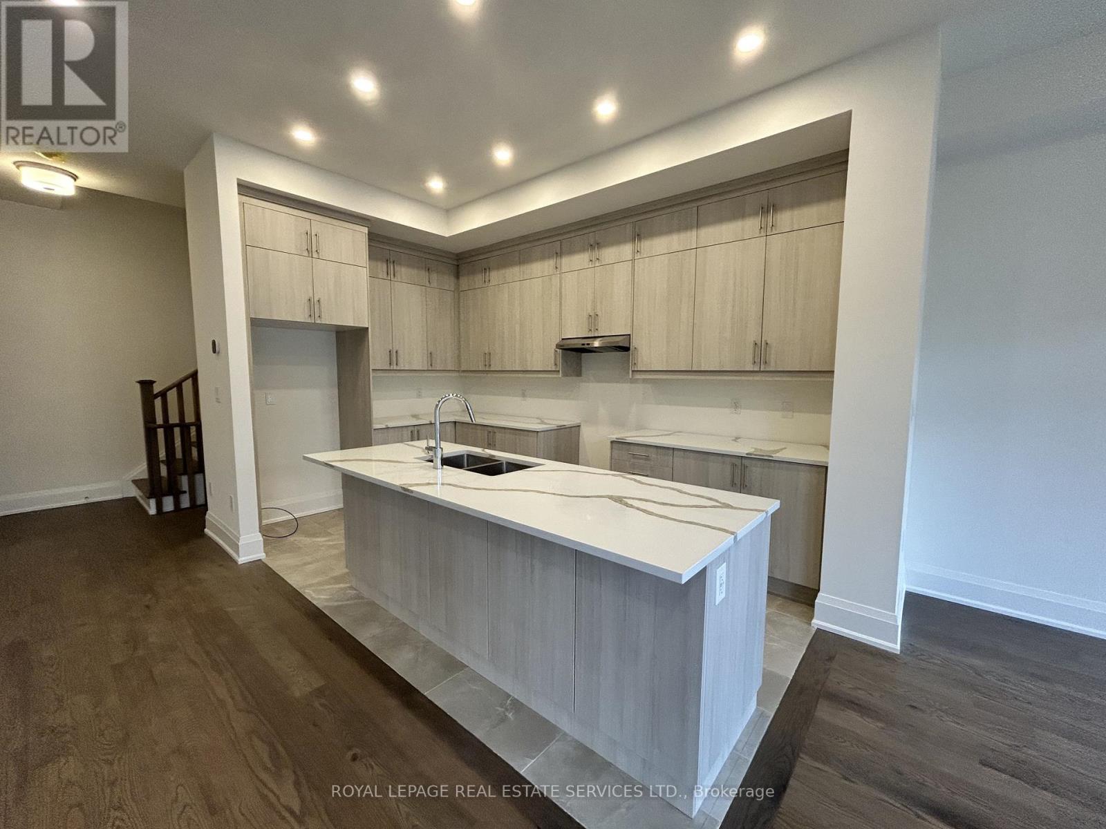 3303 Taha Gardens, Oakville, Ontario  L6M 5R9 - Photo 7 - W12482124