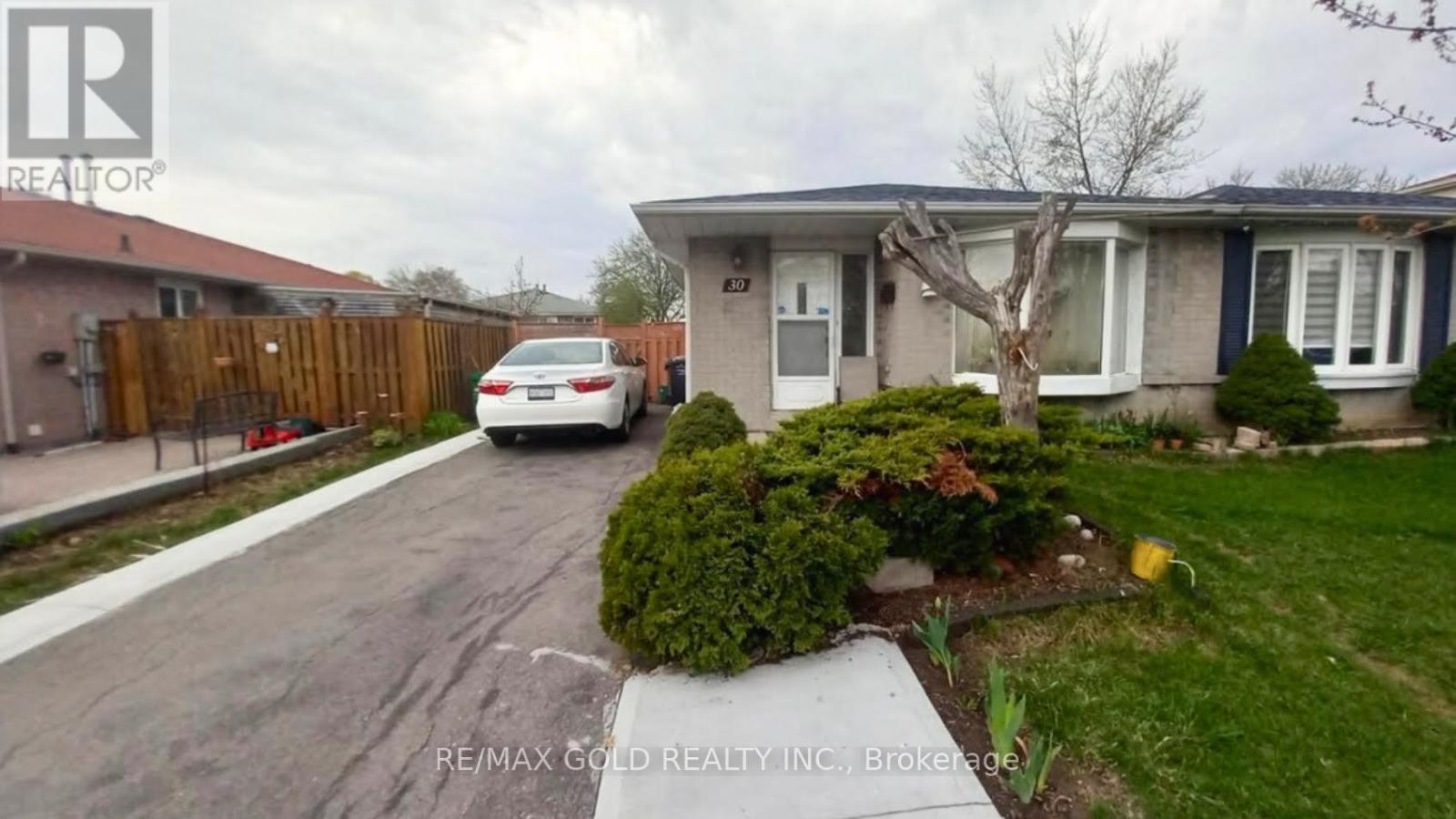 30 GREENWOOD CRESCENT E, Brampton, Ontario