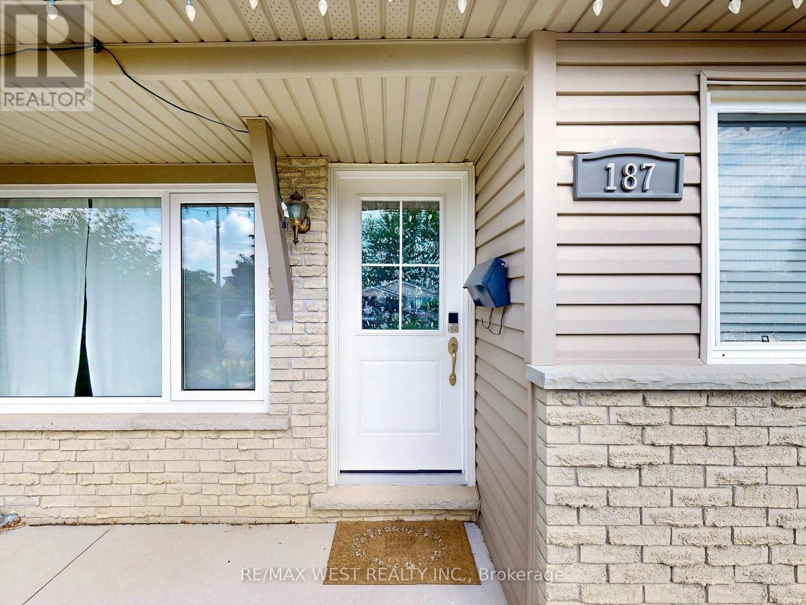 187 Broken Oak Crescent, Kitchener, Ontario  N2N 1N8 - Photo 2 - X12482128