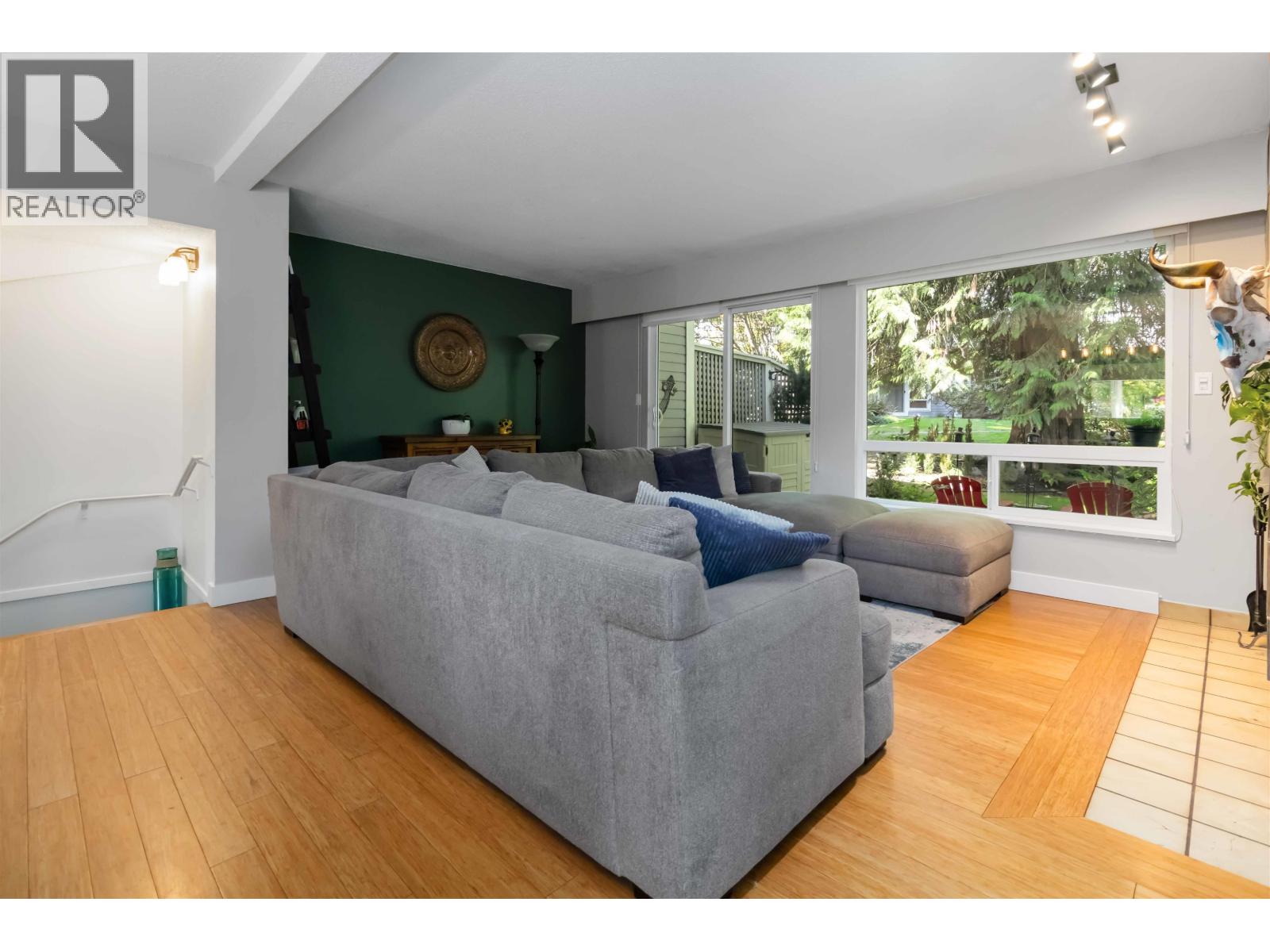8187 Forest Grove Drive, Burnaby, British Columbia  V5A 4H5 - Photo 6 - R3051838