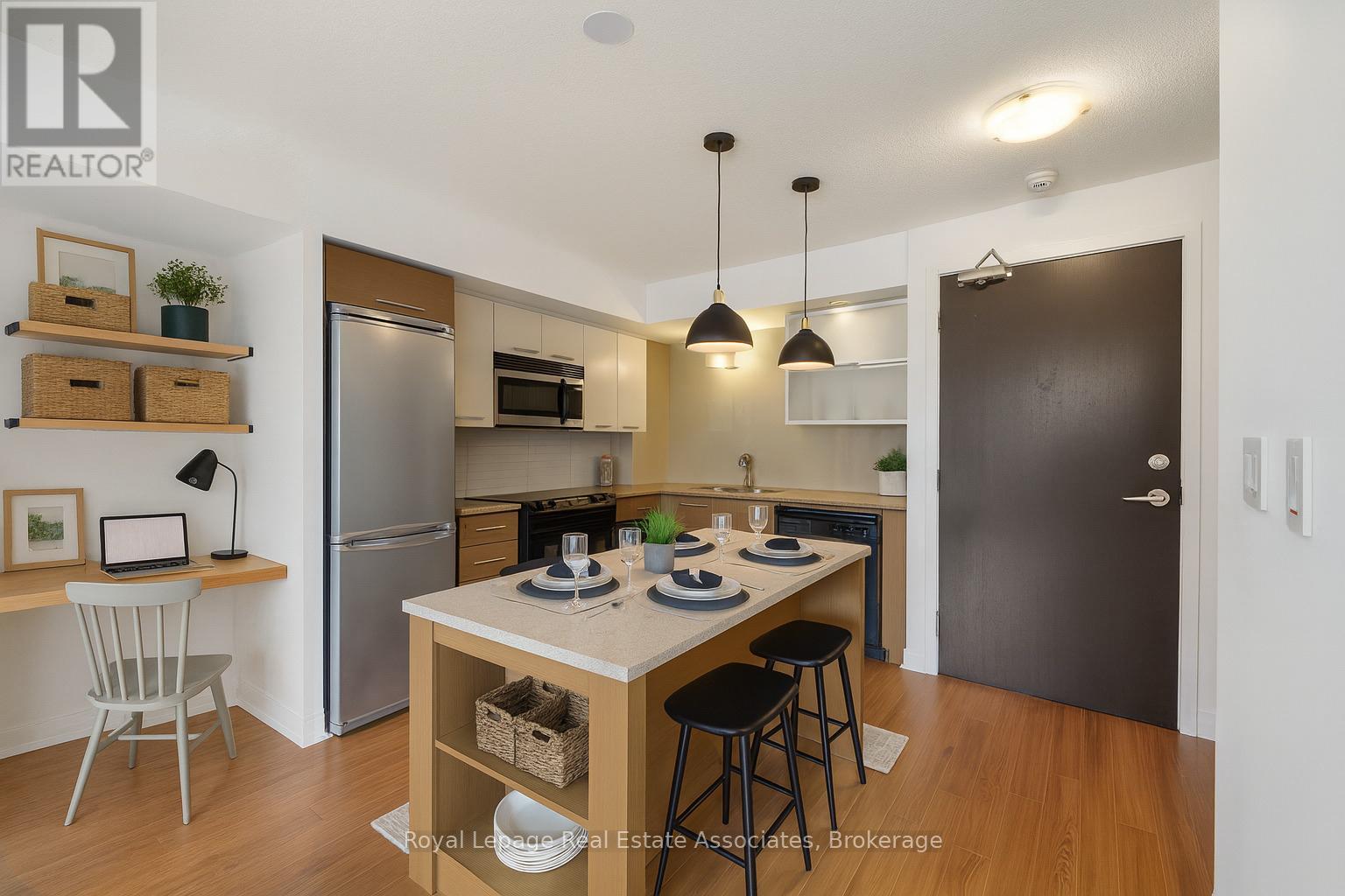 518 - 8 Telegram Mews, Toronto, Ontario  M5V 3Z5 - Photo 4 - C12478714