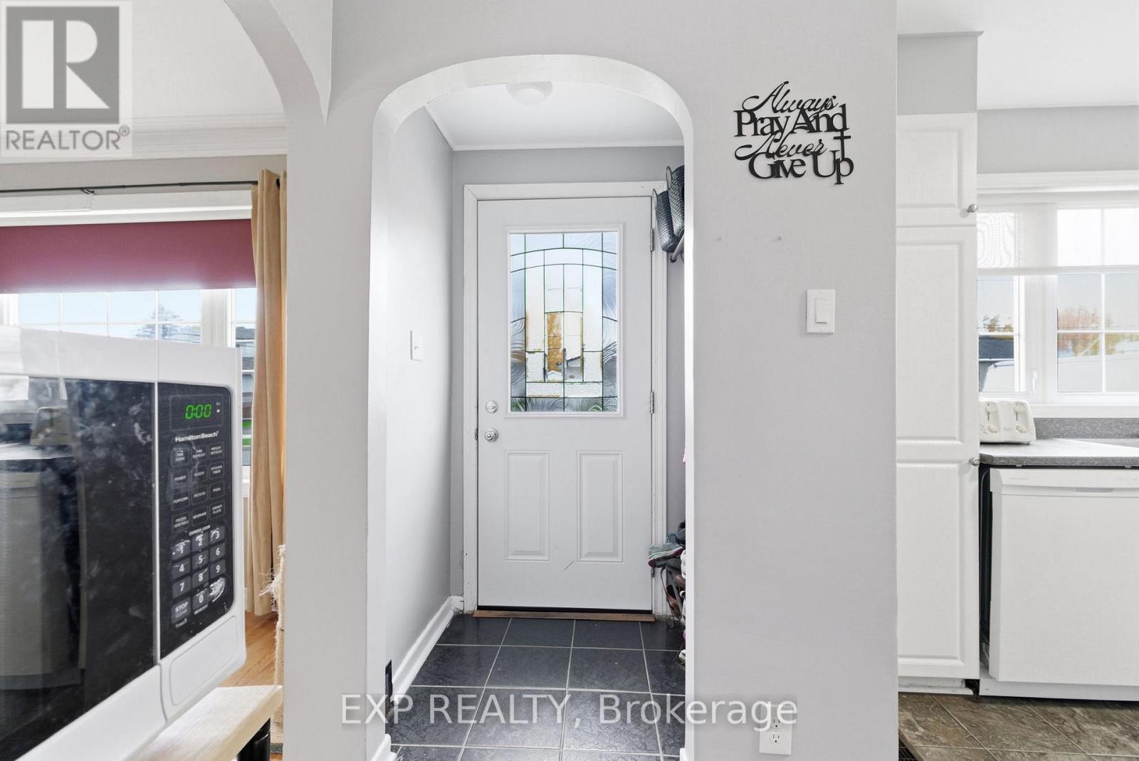 1119 Miron Avenue, Cornwall, Ontario  K6H 4T1 - Photo 2 - X12482162