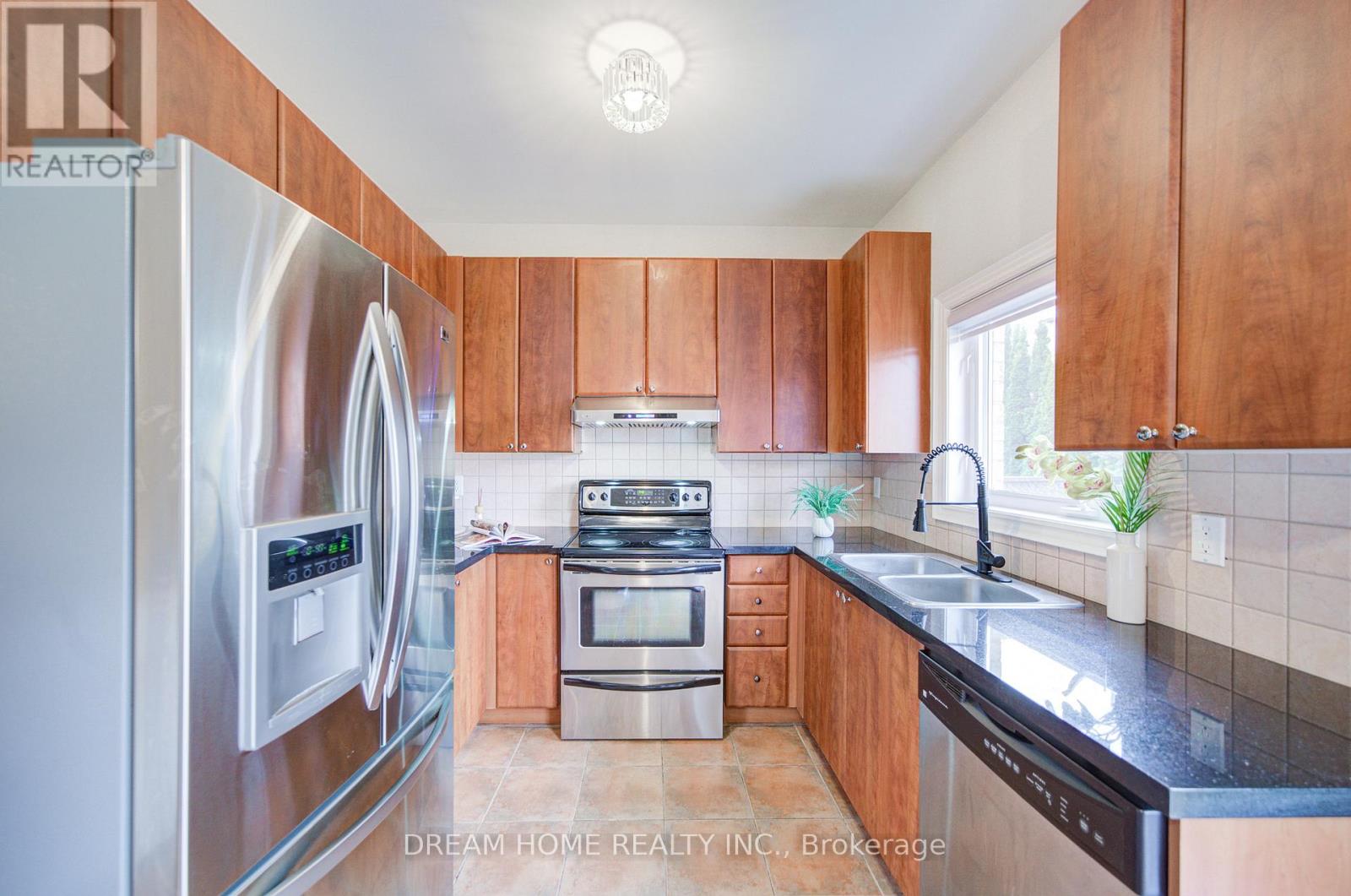 172 Tom Taylor Crescent, Newmarket, Ontario  L3X 3E9 - Photo 12 - N12482099