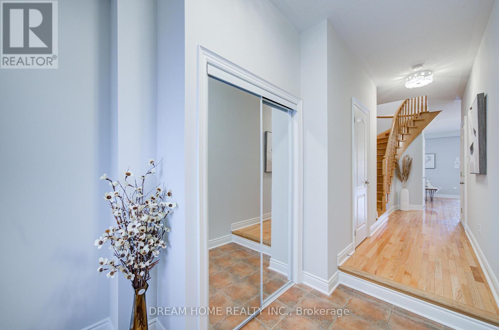 172 Tom Taylor Crescent, Newmarket, Ontario  L3X 3E9 - Photo 5 - N12482099