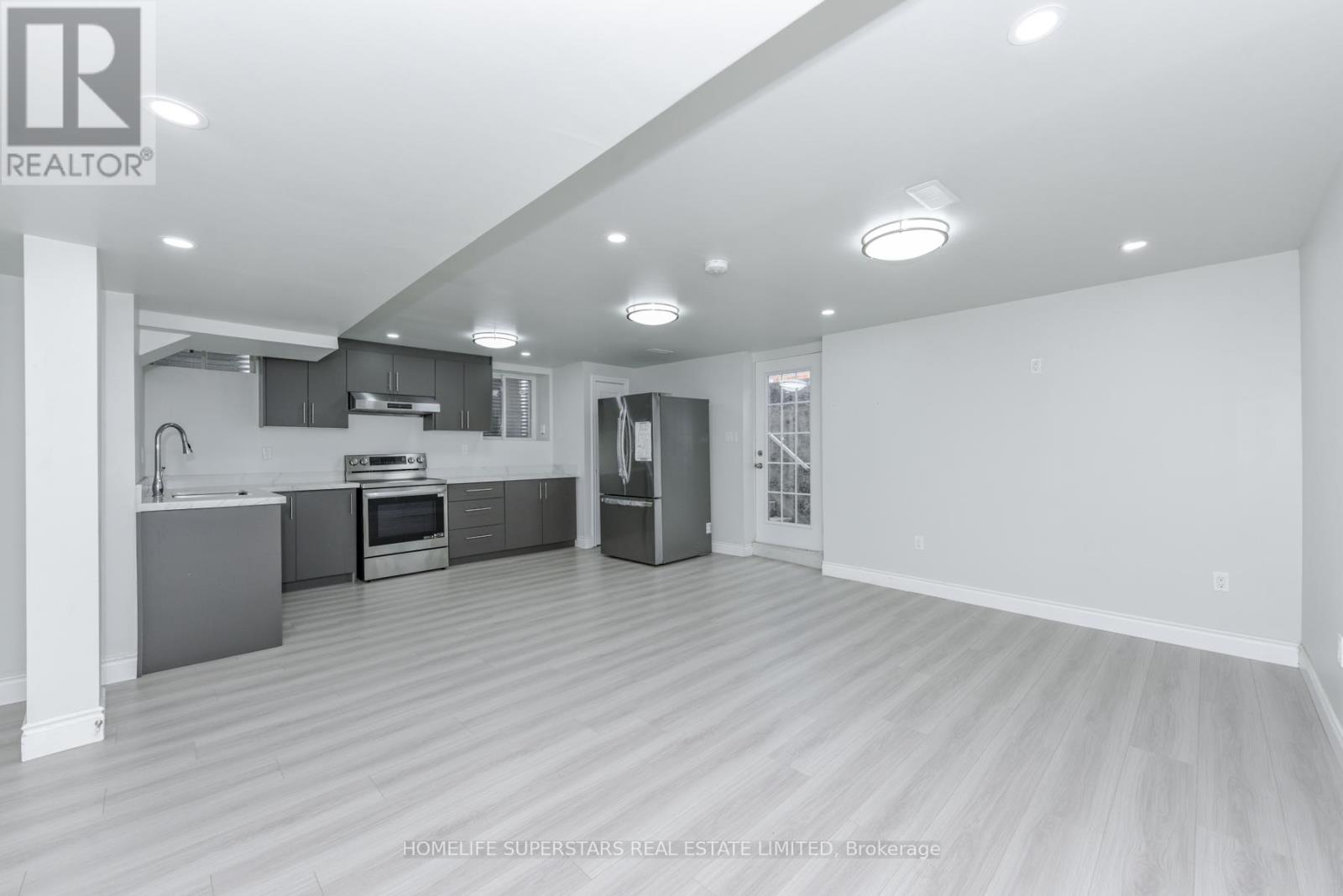 21 Cattail Crescent, Hamilton, Ontario  L8B 1Z6 - Photo 36 - X12481948
