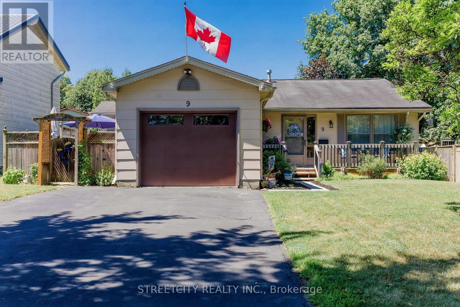 9 Cottonwood Crescent W, London North, Ontario  N6G 2Y7 - Photo 2 - X12482051