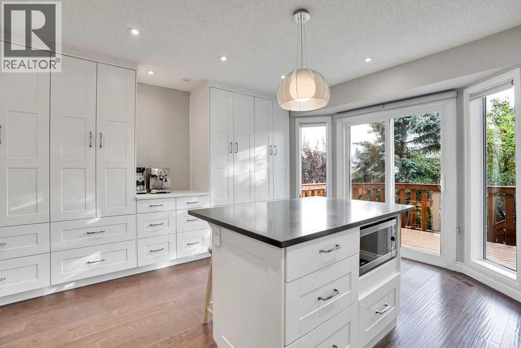 229 Wood Valley Place Sw, Calgary, Alberta  T2W 5X4 - Photo 9 - A2261875