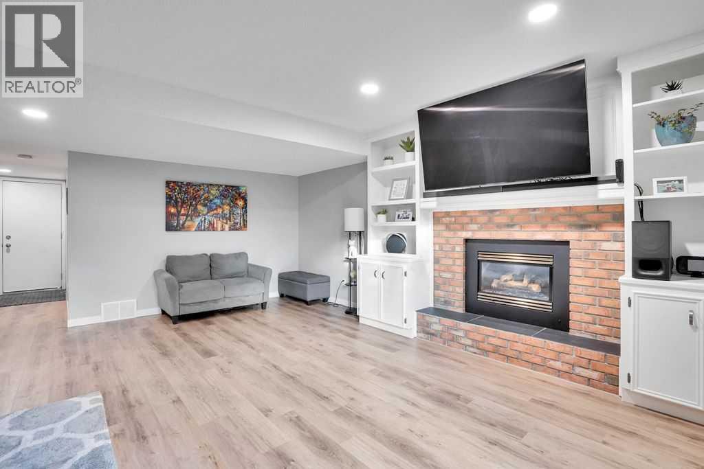 229 Wood Valley Place Sw, Calgary, Alberta  T2W 5X4 - Photo 22 - A2261875