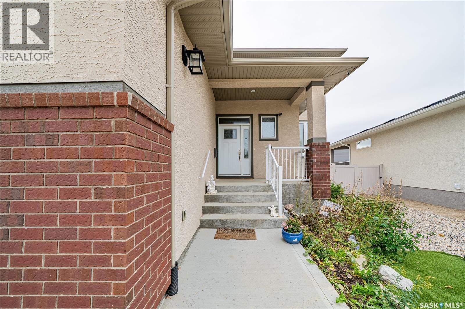 3545 Evans Court, Regina, Saskatchewan  S4S 0A9 - Photo 2 - SK021632