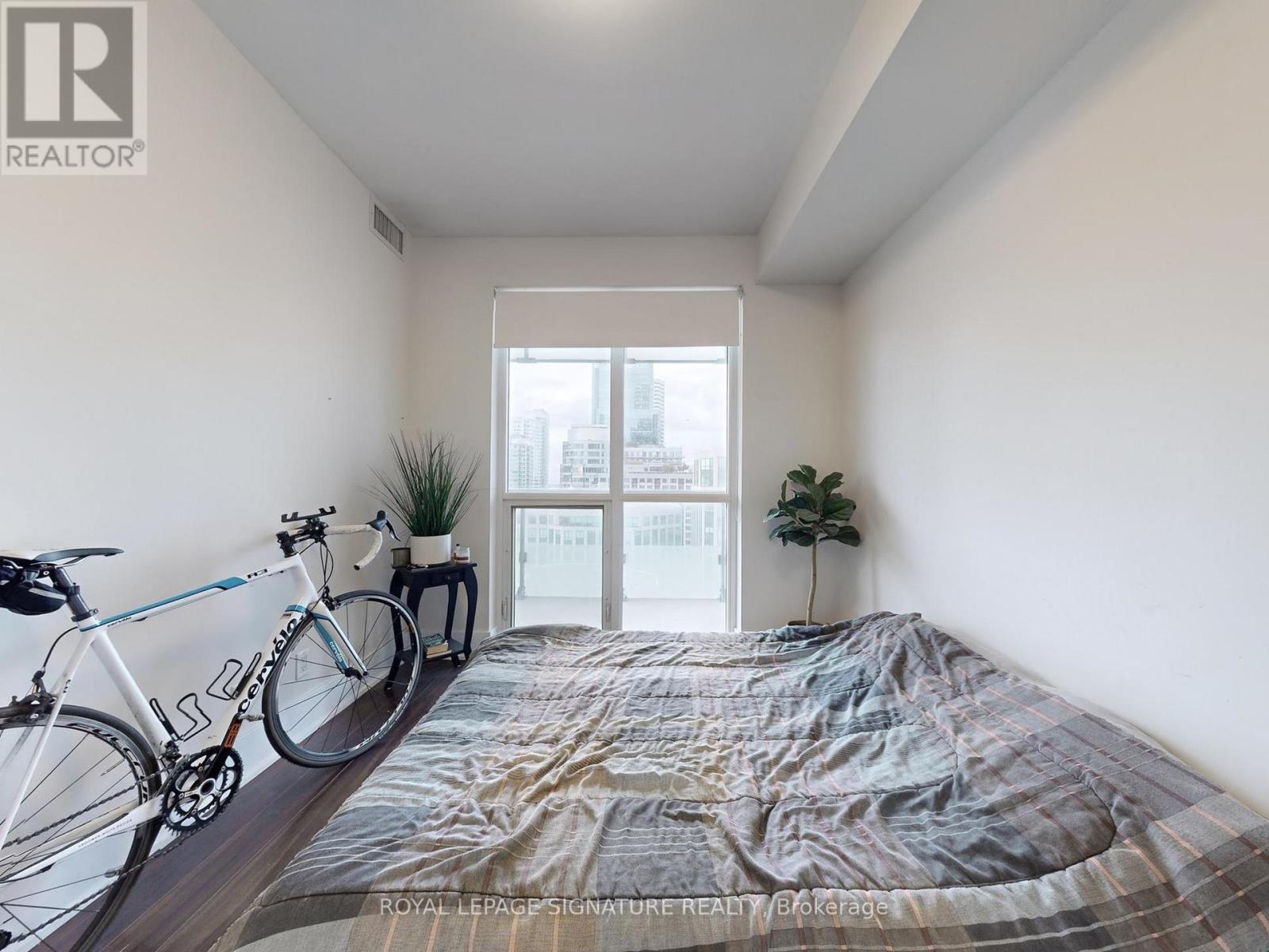 1802 - 300 Front Street W, Toronto, Ontario  M5V 0E9 - Photo 15 - C12482139