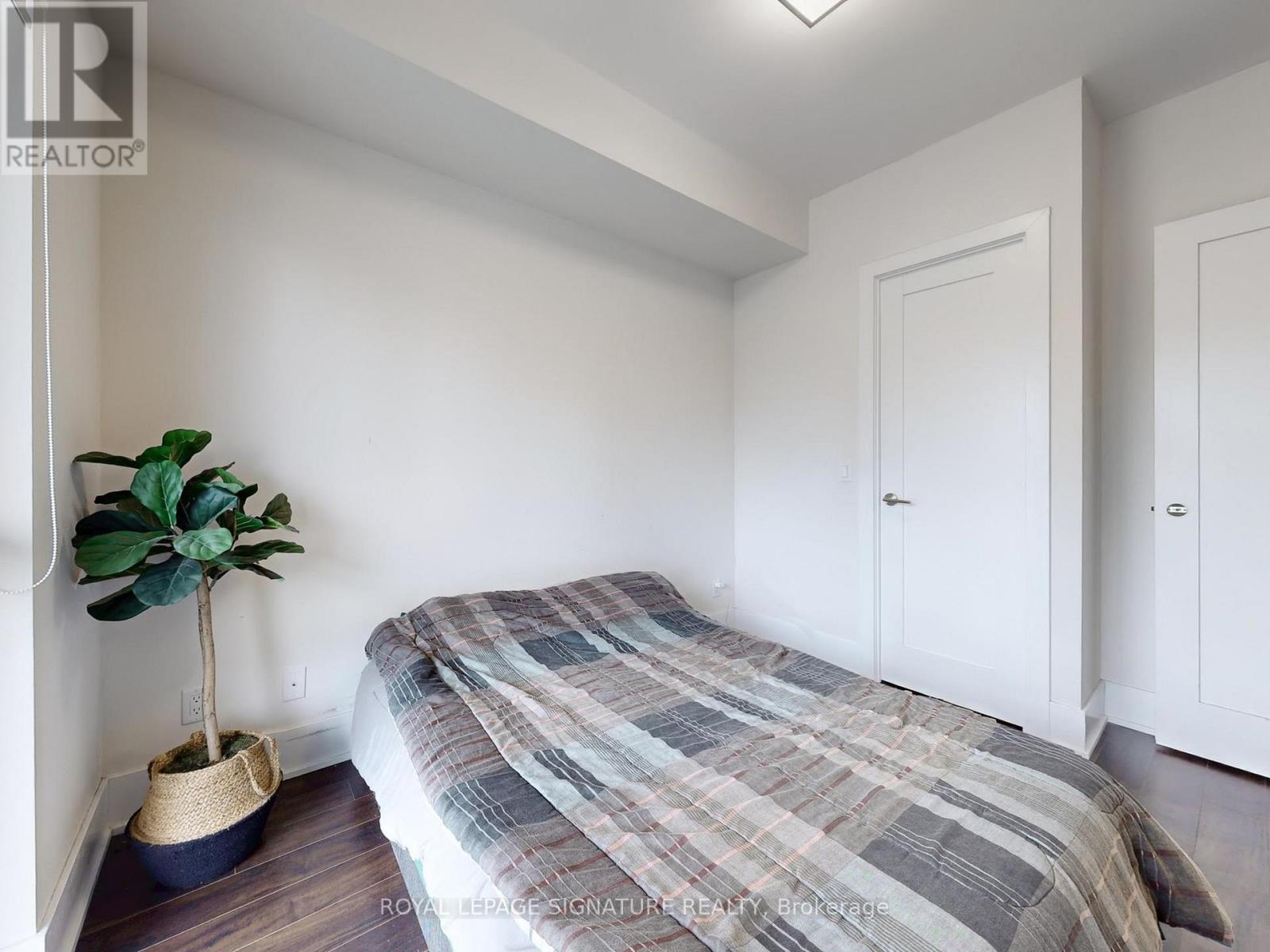 1802 - 300 Front Street W, Toronto, Ontario  M5V 0E9 - Photo 17 - C12482139