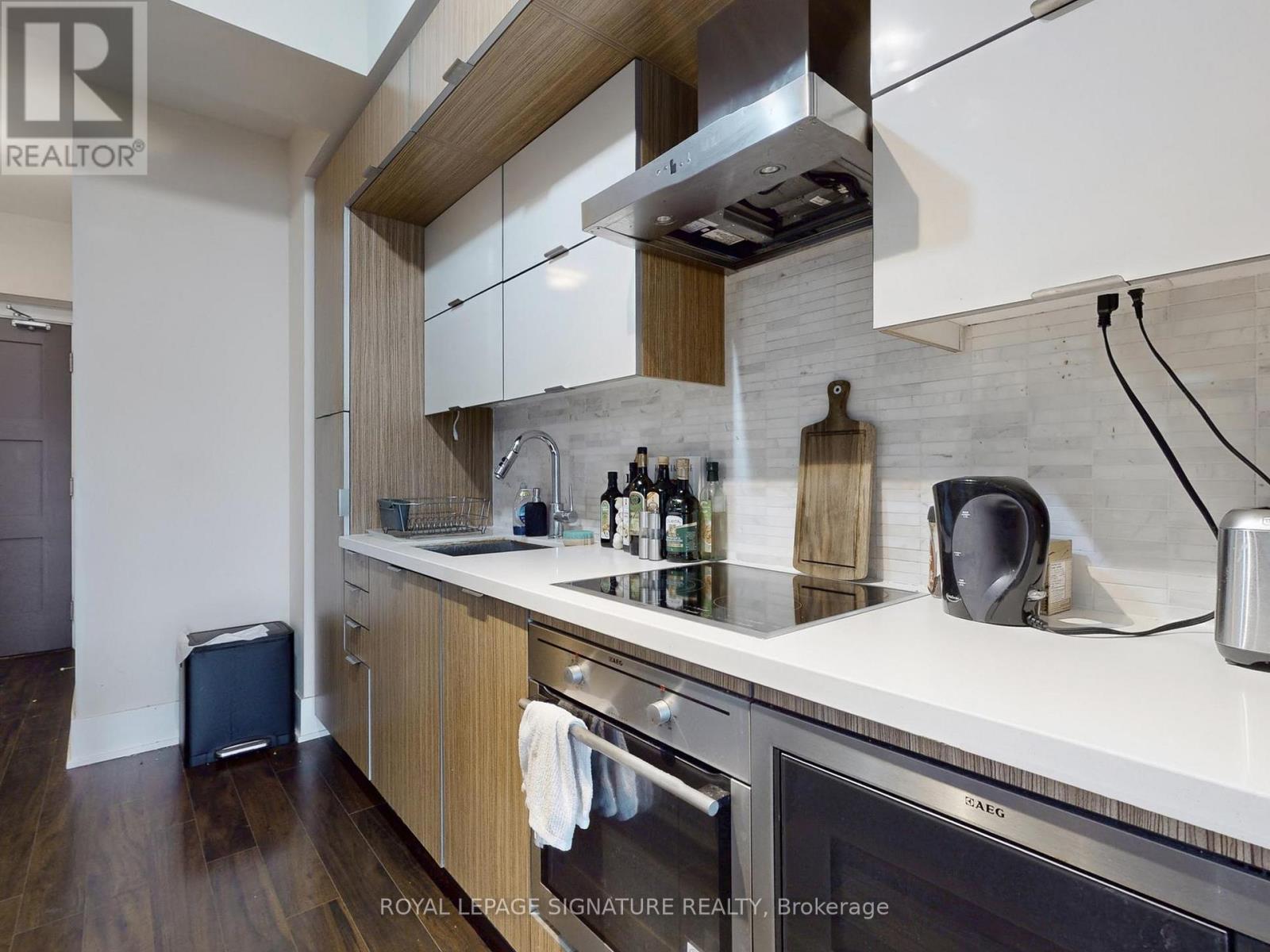 1802 - 300 Front Street W, Toronto, Ontario  M5V 0E9 - Photo 8 - C12482139