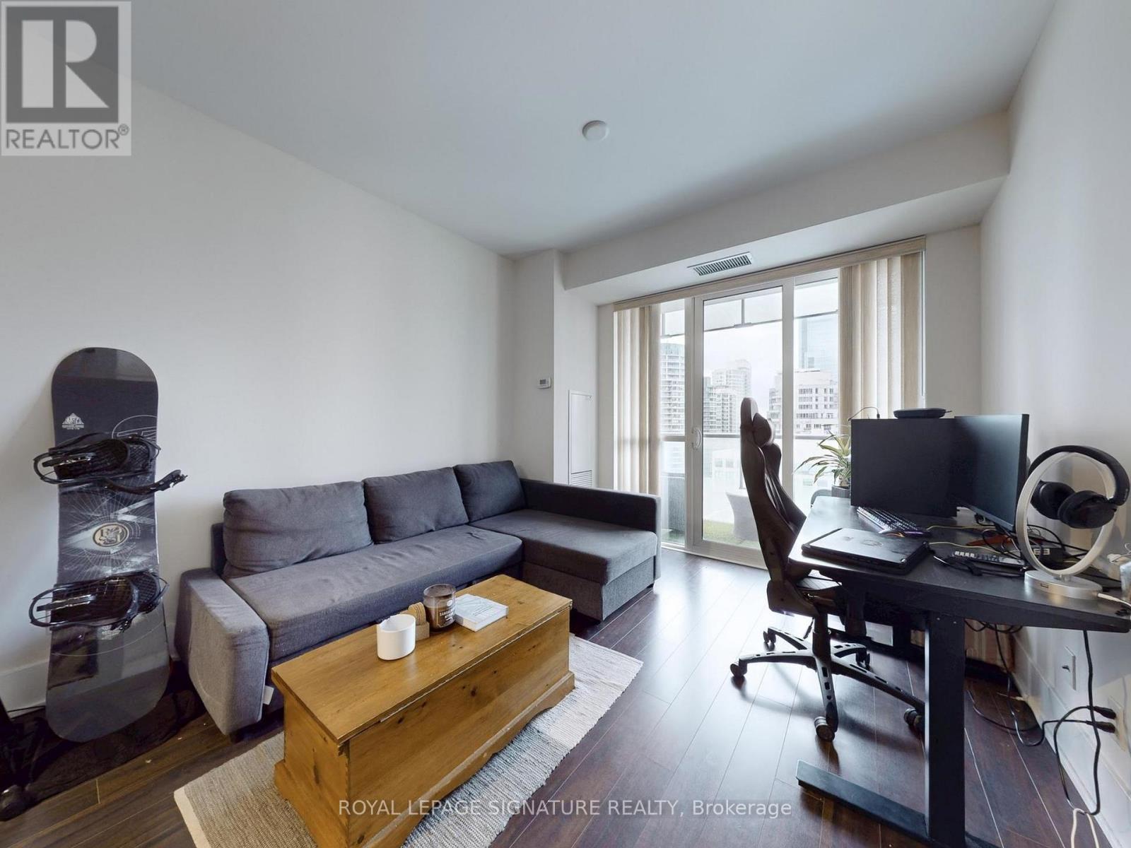 1802 - 300 Front Street W, Toronto, Ontario  M5V 0E9 - Photo 9 - C12482139