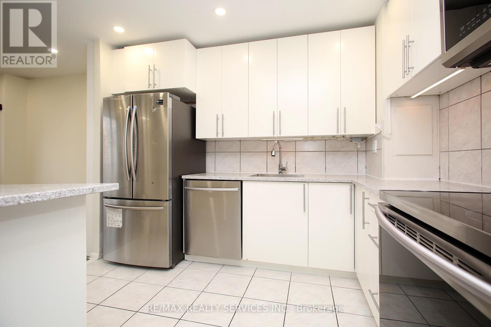 2007 - 10 Sunny Glen Way, Toronto, Ontario  M3C 2Z3 - Photo 11 - C12482147