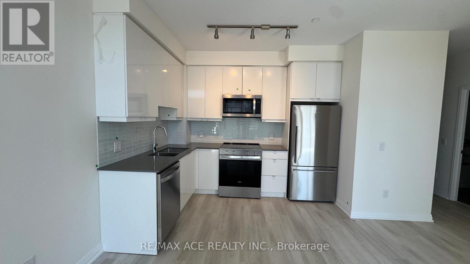 210 - 3260 Sheppard Avenue E, Toronto, Ontario  M1T 3K3 - Photo 8 - E12482161