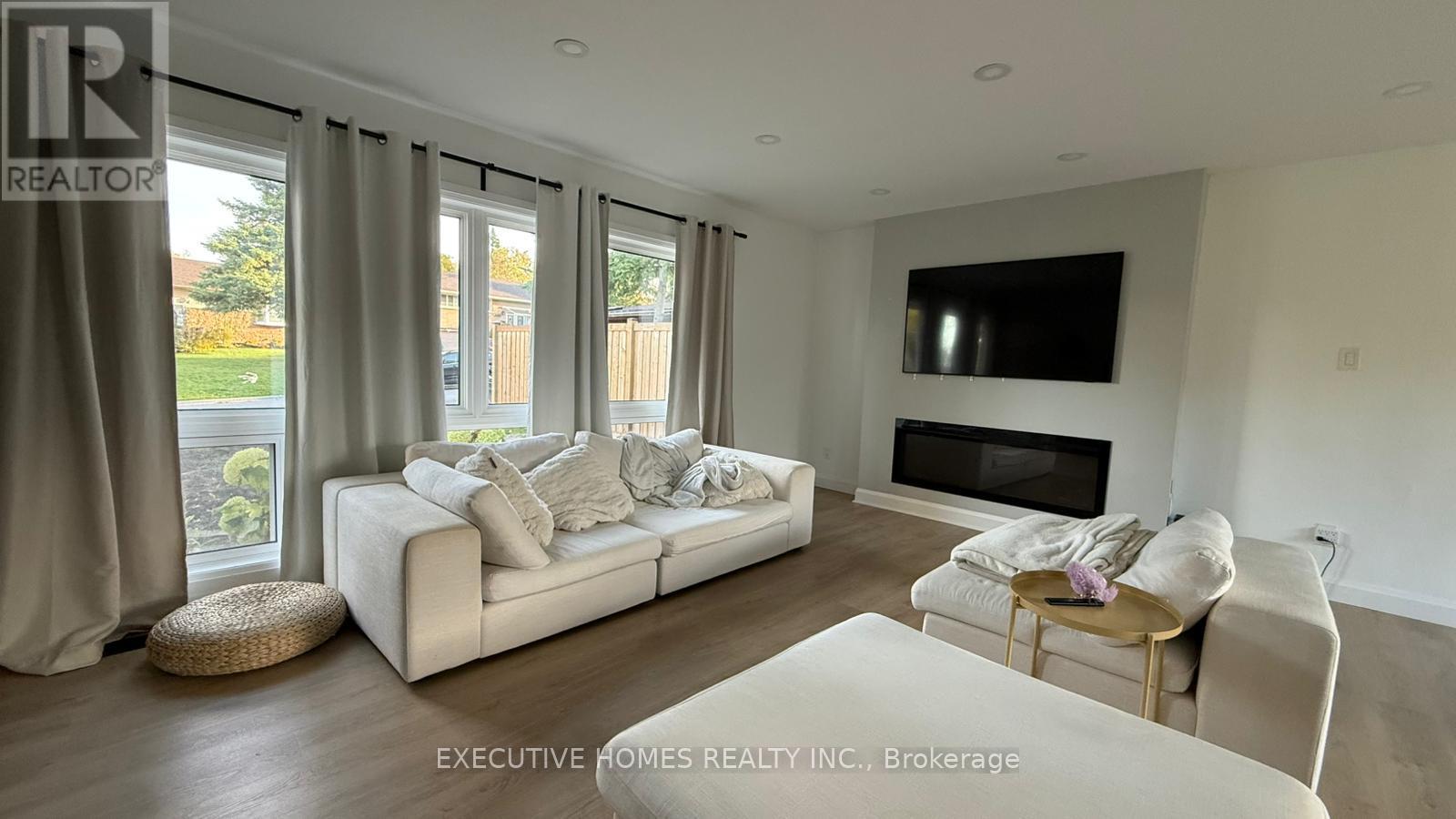 1045 Beaufort Avenue, Oshawa, Ontario  L1G 1G1 - Photo 2 - E12482164