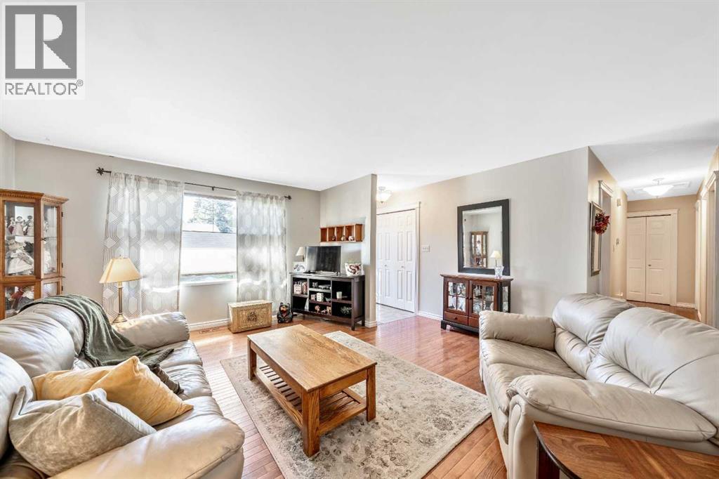 508 Canterbury Drive Sw, Calgary, Alberta  T2W 1J5 - Photo 4 - A2259412