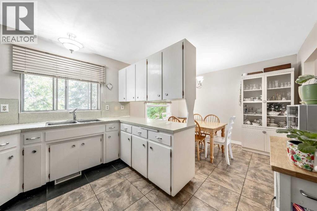 508 Canterbury Drive Sw, Calgary, Alberta  T2W 1J5 - Photo 11 - A2259412