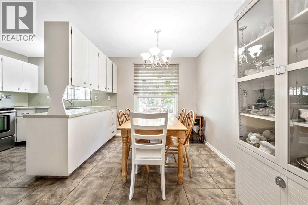 508 Canterbury Drive Sw, Calgary, Alberta  T2W 1J5 - Photo 6 - A2259412