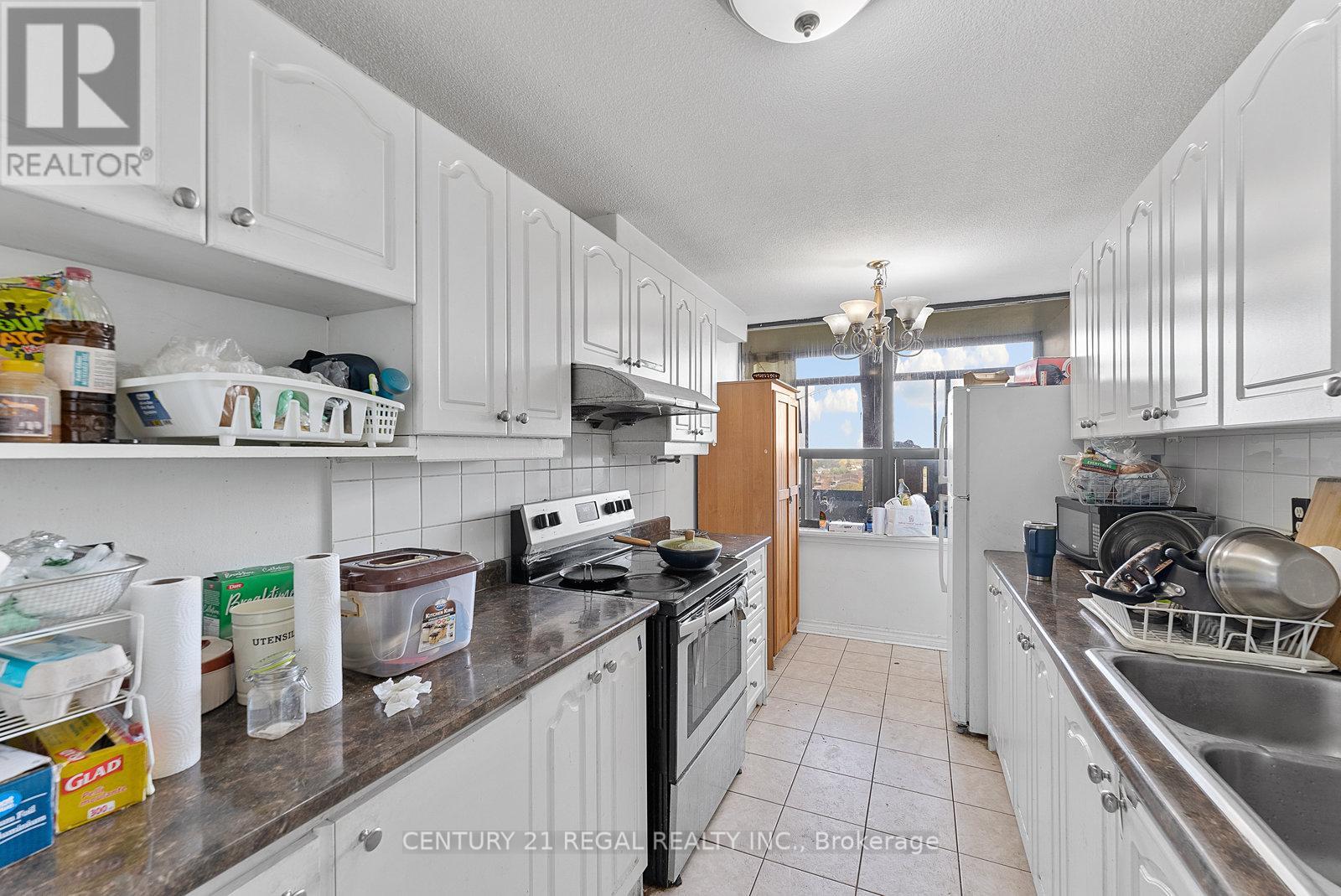 18 Knightsbridge Road, Brampton, Ontario  L6T 3X5 - Photo 9 - W12482165