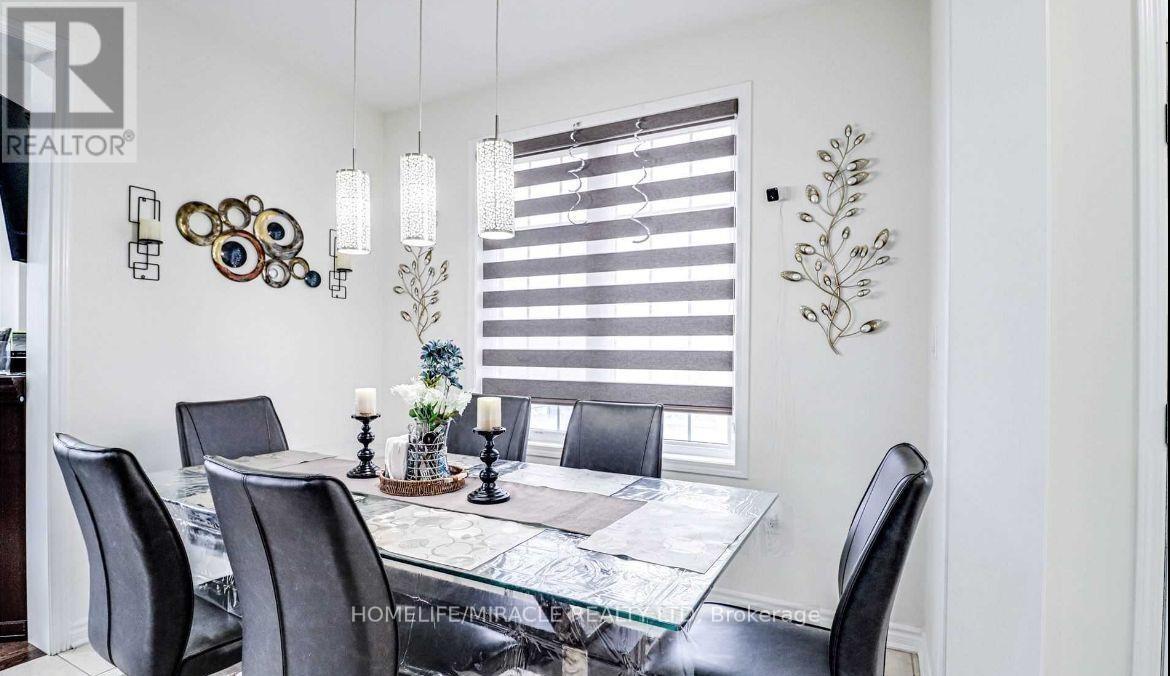 561 Queen Mary Drive, Brampton (Northwest Brampton), Ontario  L7A 5H4 - Photo 3 - W12482177