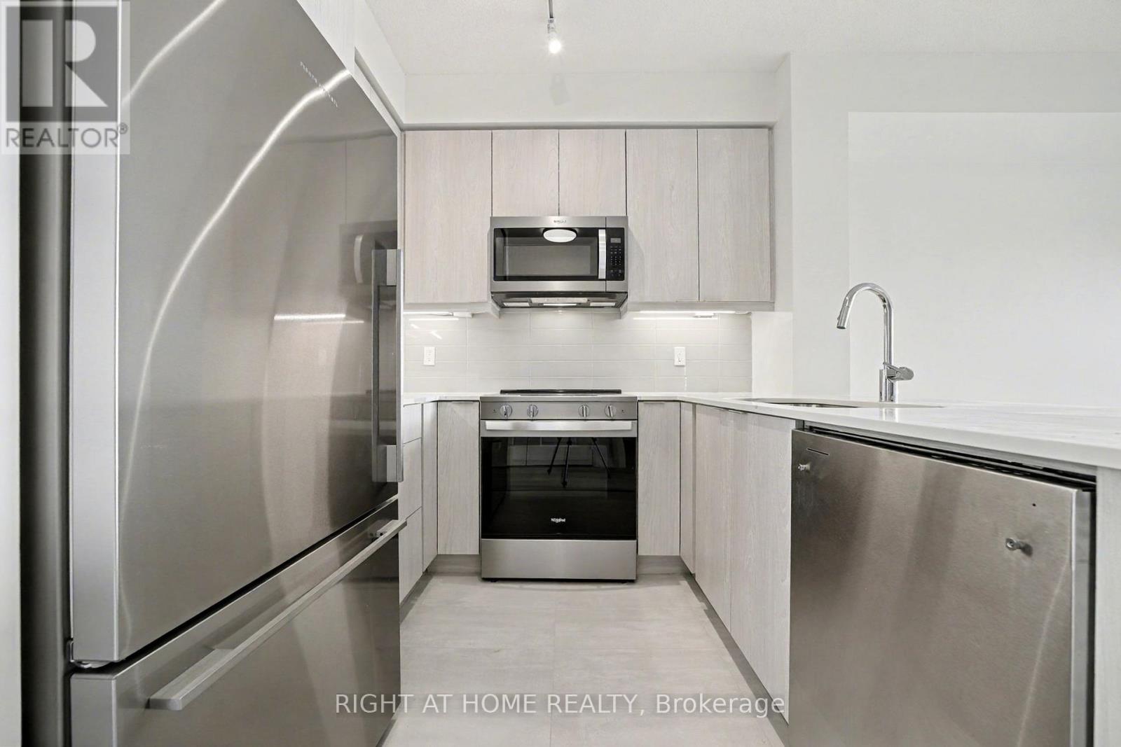 3203 - 15 Watergarden Drive, Mississauga (Hurontario), Ontario  L5R 1B2 - Photo 11 - W12482181