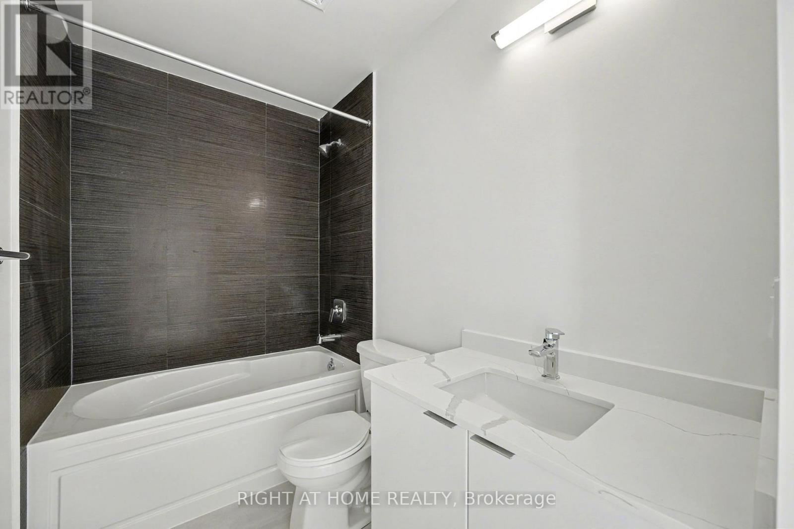 3203 - 15 Watergarden Drive, Mississauga (Hurontario), Ontario  L5R 1B2 - Photo 14 - W12482181