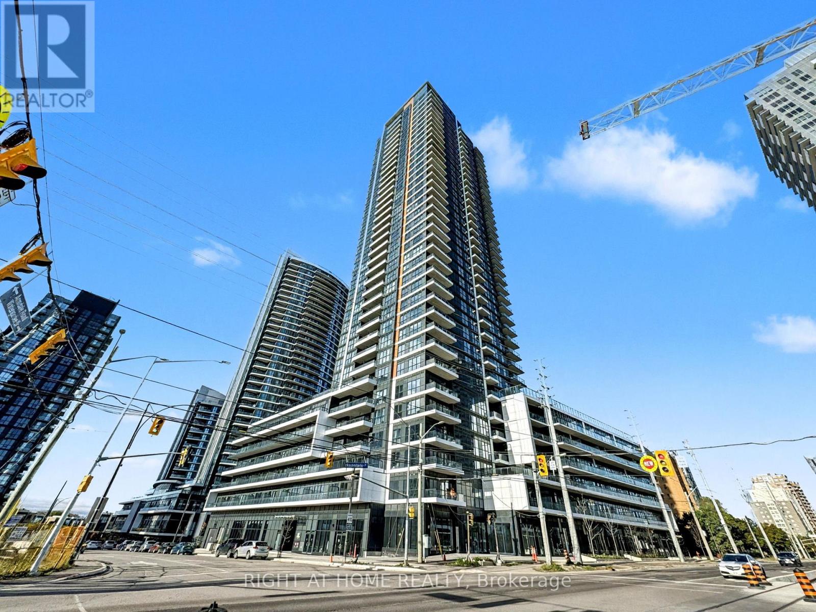 3203 - 15 Watergarden Drive, Mississauga (Hurontario), Ontario  L5R 1B2 - Photo 4 - W12482181