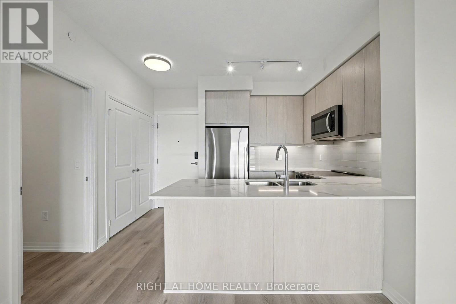3203 - 15 Watergarden Drive, Mississauga (Hurontario), Ontario  L5R 1B2 - Photo 8 - W12482181
