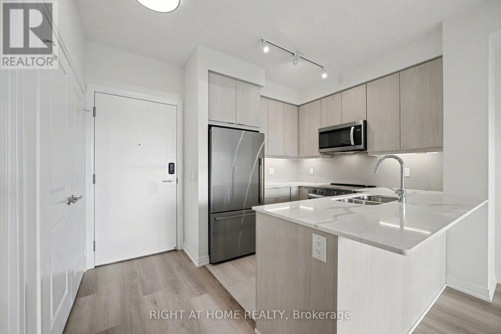 3203 - 15 Watergarden Drive, Mississauga (Hurontario), Ontario  L5R 1B2 - Photo 9 - W12482181