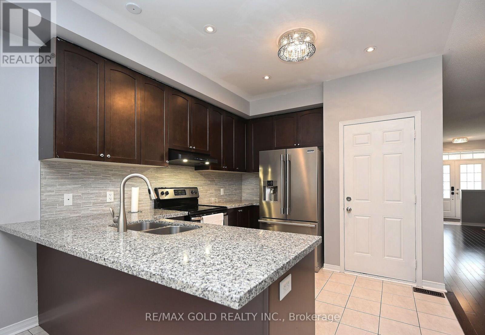 96 Ledger Point Crescent, Brampton (Sandringham-Wellington North), Ontario  L6R 3W1 - Photo 12 - W12482184