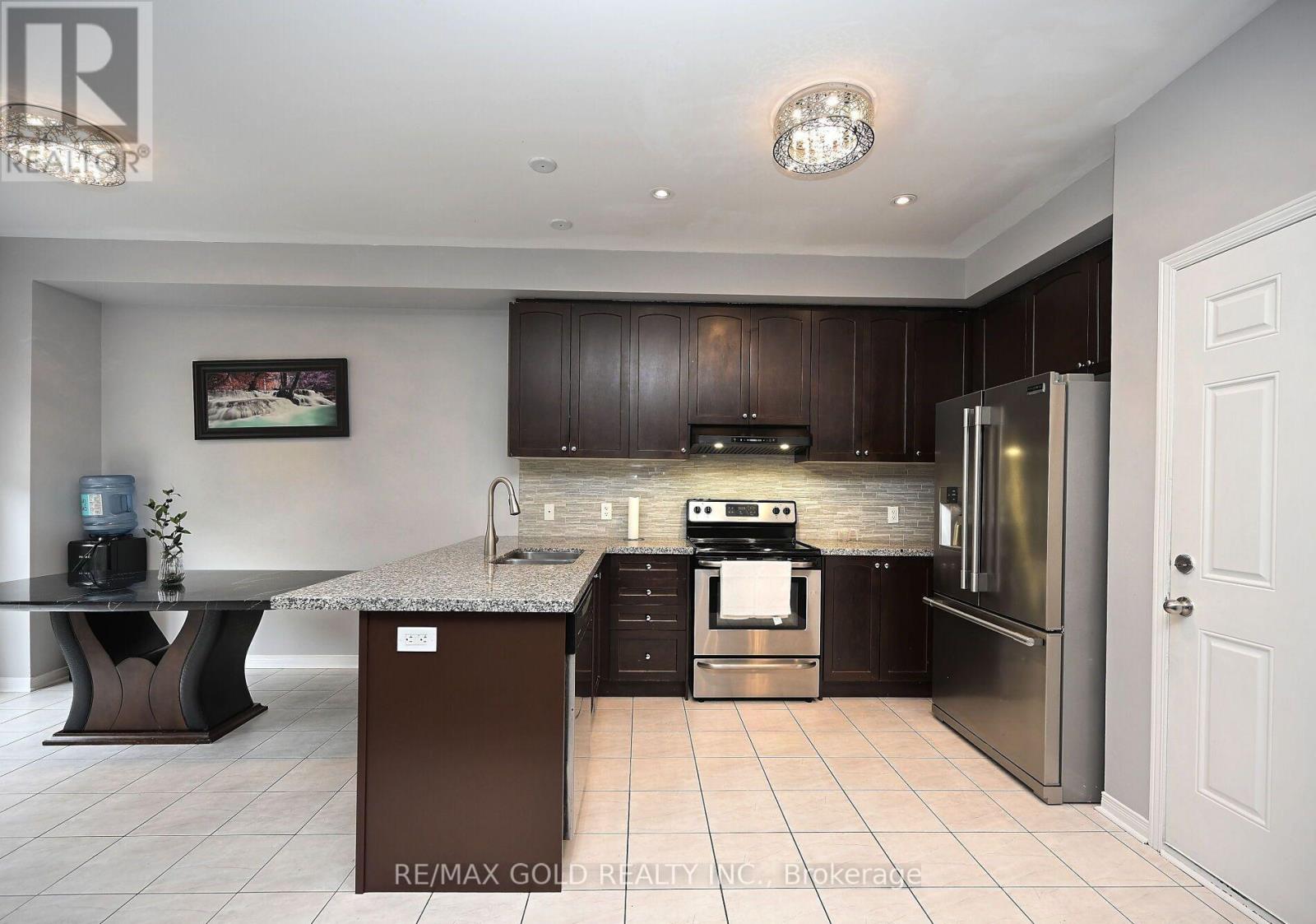 96 Ledger Point Crescent, Brampton (Sandringham-Wellington North), Ontario  L6R 3W1 - Photo 13 - W12482184