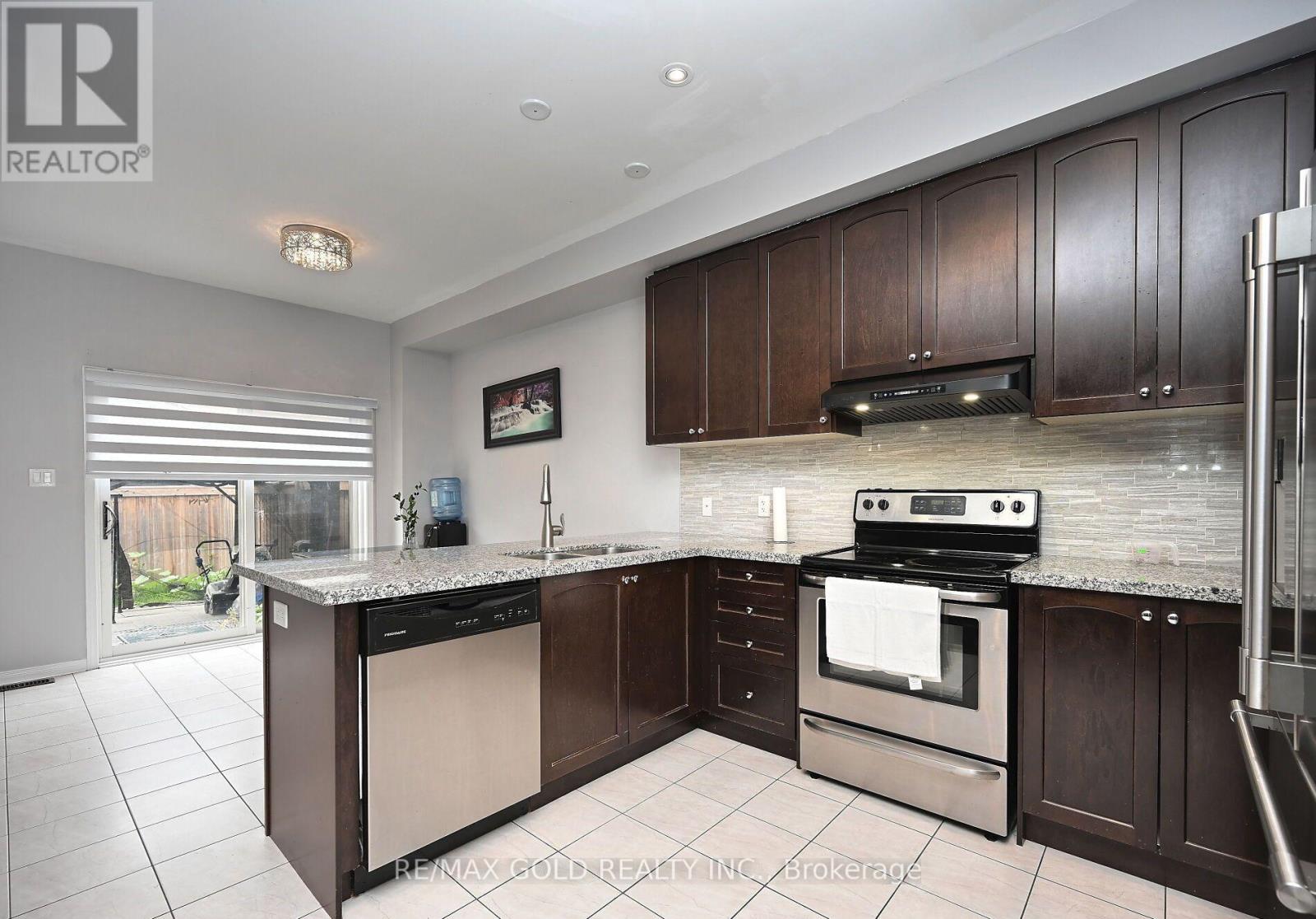 96 Ledger Point Crescent, Brampton (Sandringham-Wellington North), Ontario  L6R 3W1 - Photo 14 - W12482184