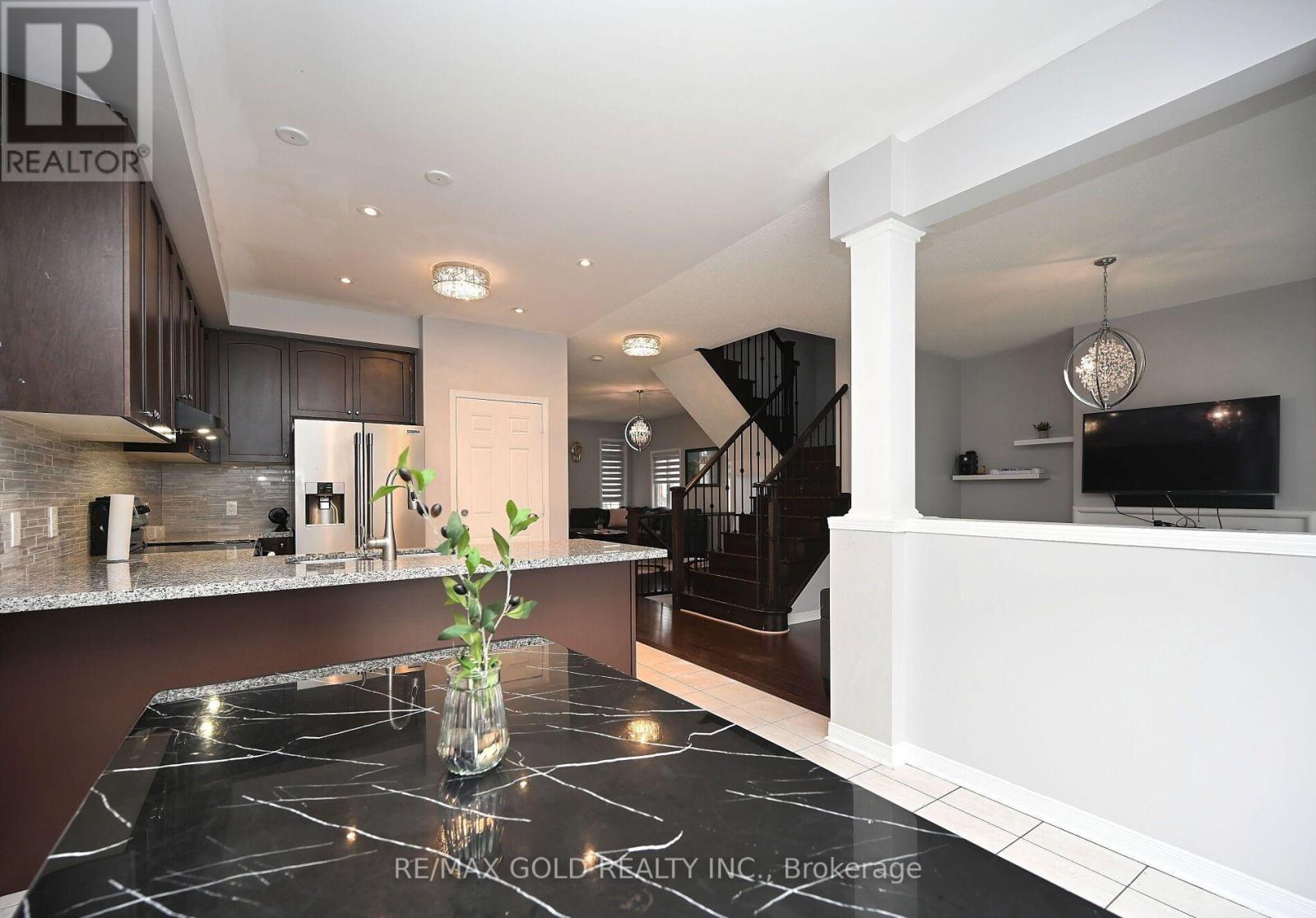 96 Ledger Point Crescent, Brampton (Sandringham-Wellington North), Ontario  L6R 3W1 - Photo 17 - W12482184