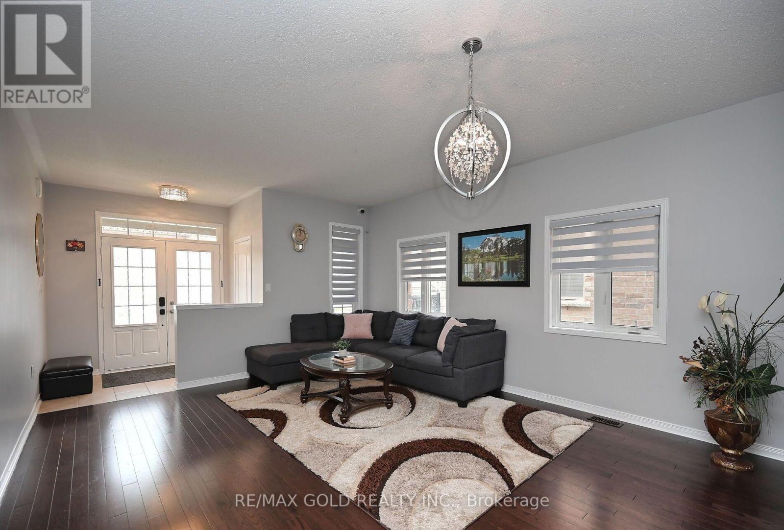 96 Ledger Point Crescent, Brampton (Sandringham-Wellington North), Ontario  L6R 3W1 - Photo 6 - W12482184