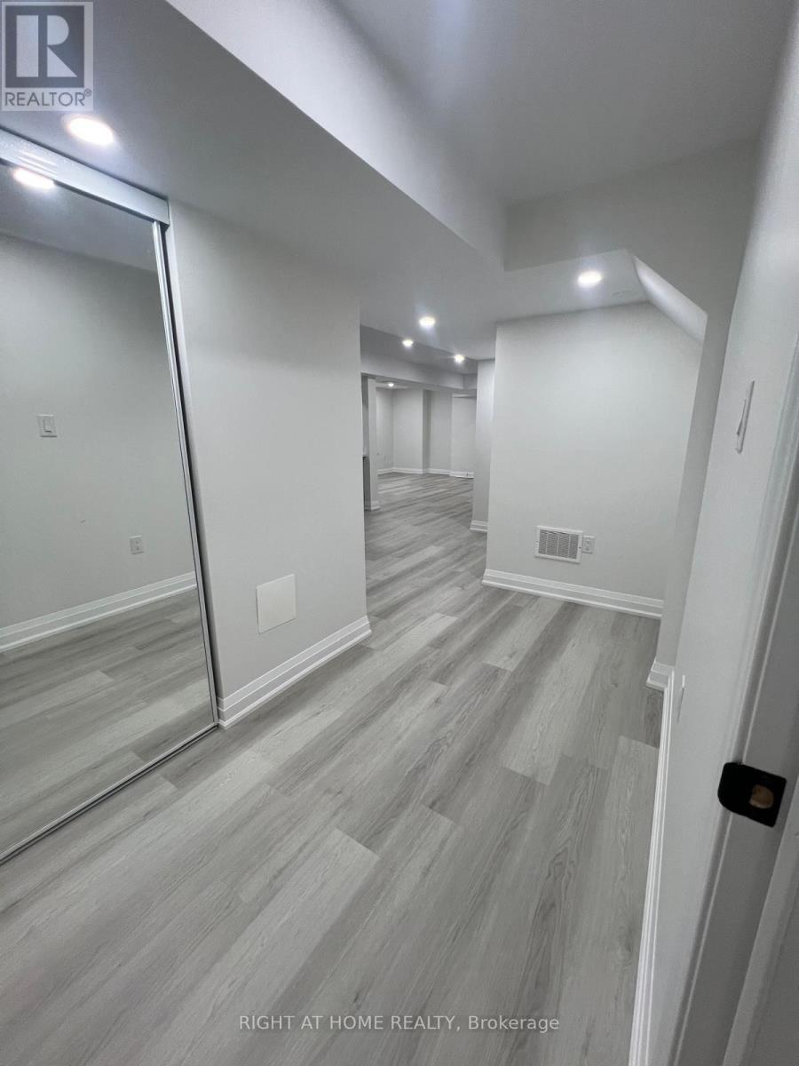 513 Grovehill Road, Oakville (Ro River Oaks), Ontario  L6H 7M2 - Photo 3 - W12482186