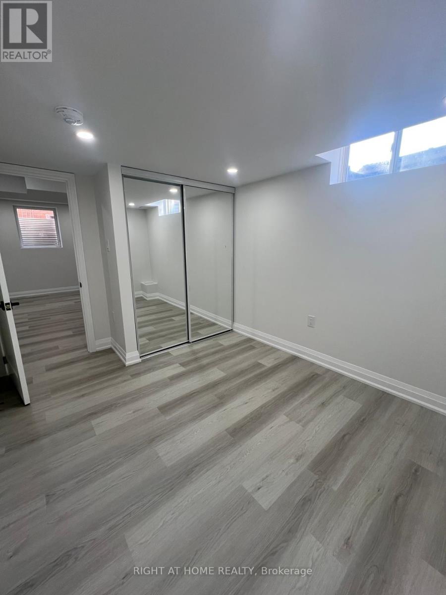 513 Grovehill Road, Oakville (Ro River Oaks), Ontario  L6H 7M2 - Photo 6 - W12482186