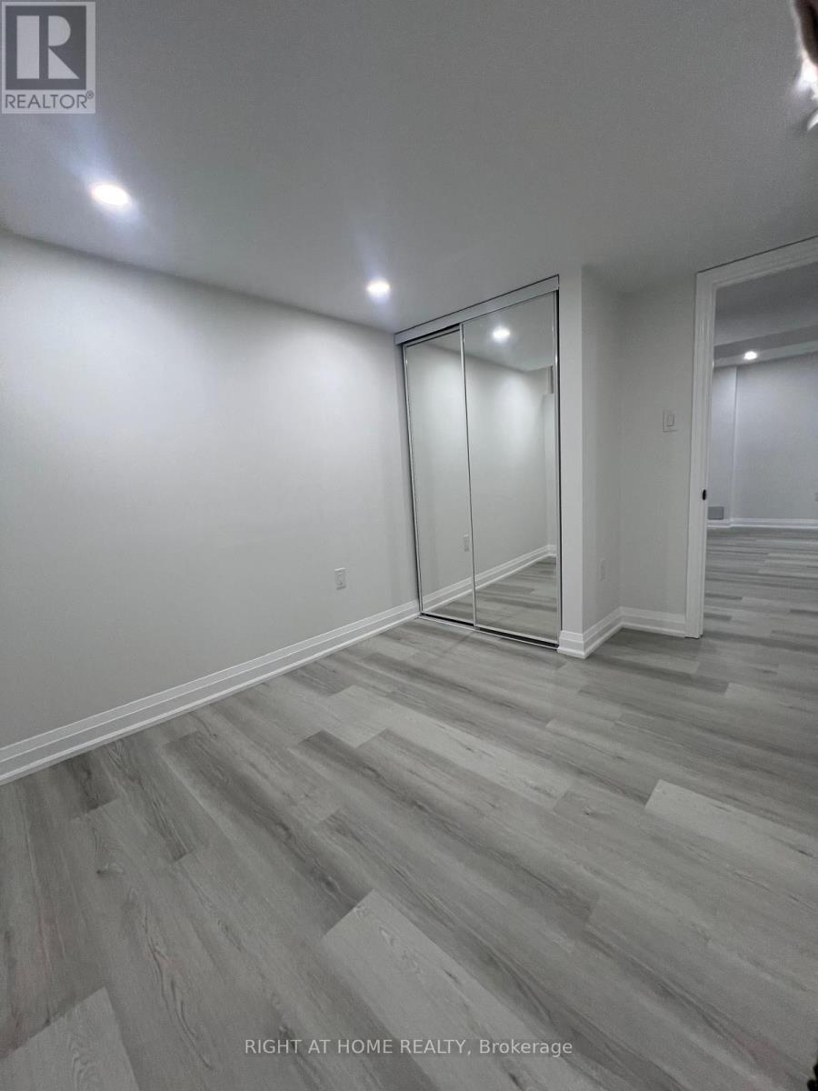 513 Grovehill Road, Oakville (Ro River Oaks), Ontario  L6H 7M2 - Photo 8 - W12482186