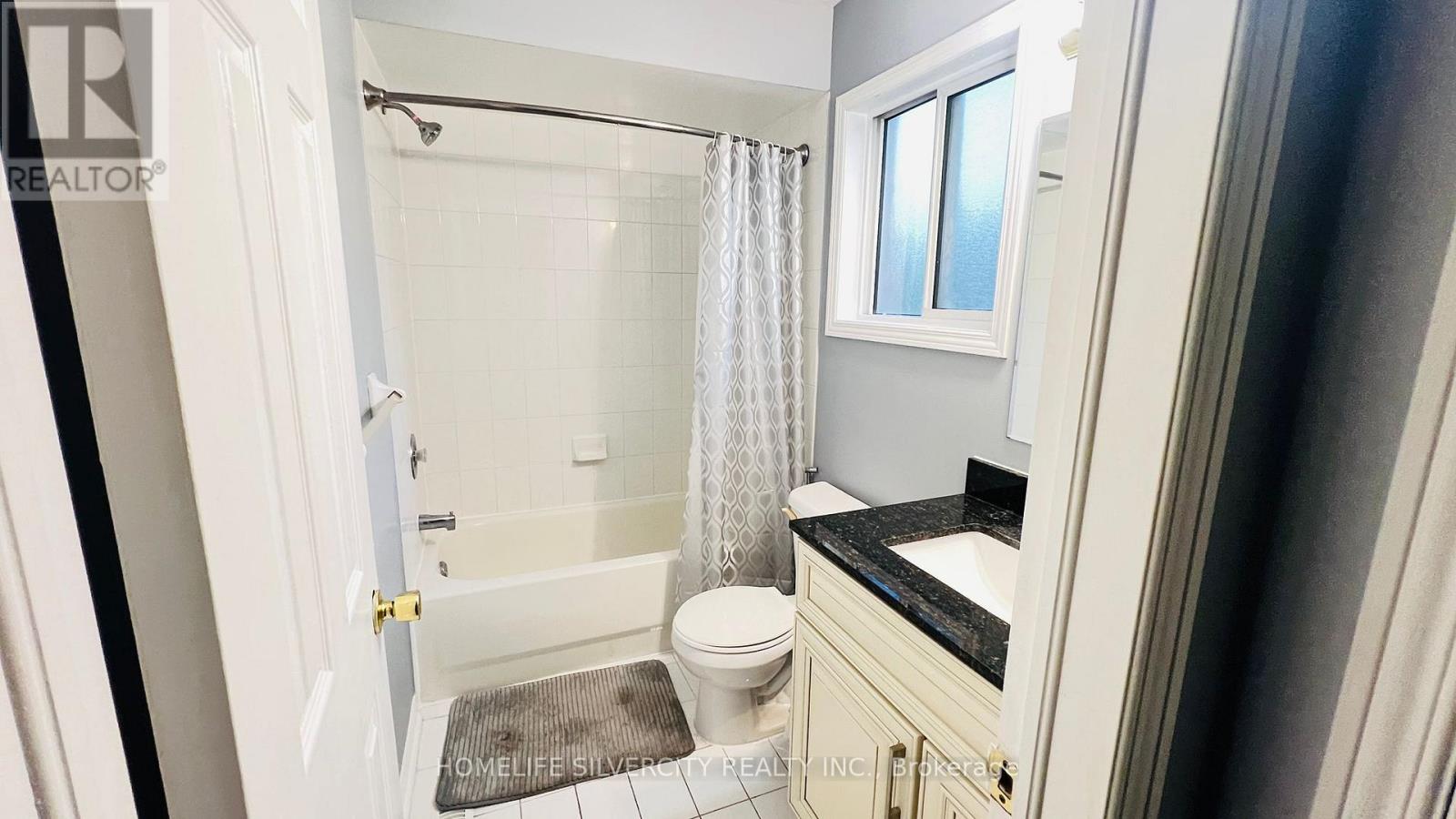 7 Bison Run Road, Brampton, Ontario  L6R 1S2 - Photo 12 - W12482187