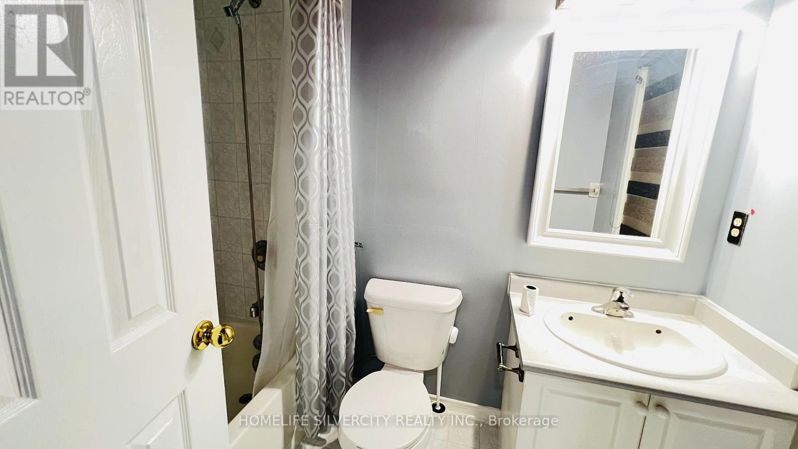 7 Bison Run Road, Brampton, Ontario  L6R 1S2 - Photo 15 - W12482187