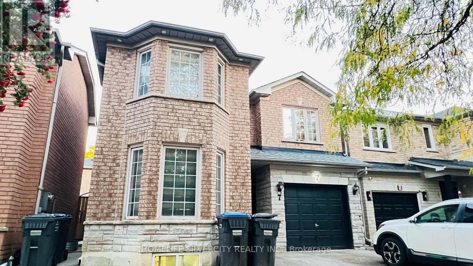 7 Bison Run Road, Brampton, Ontario  L6R 1S2 - Photo 16 - W12482187