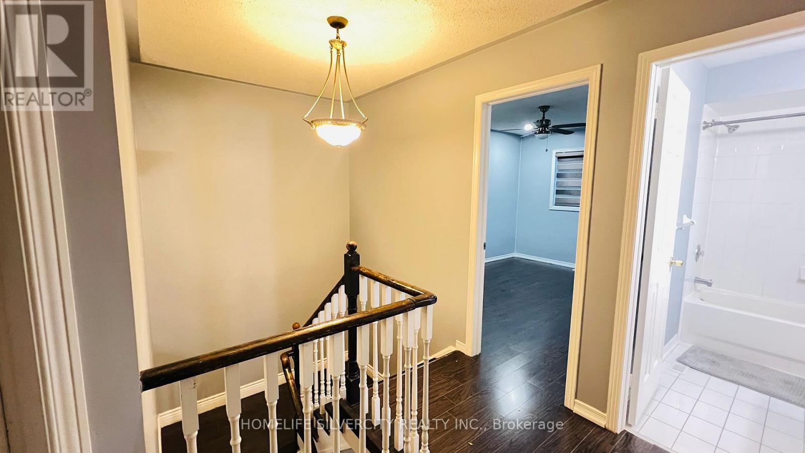 7 Bison Run Road, Brampton, Ontario  L6R 1S2 - Photo 7 - W12482187