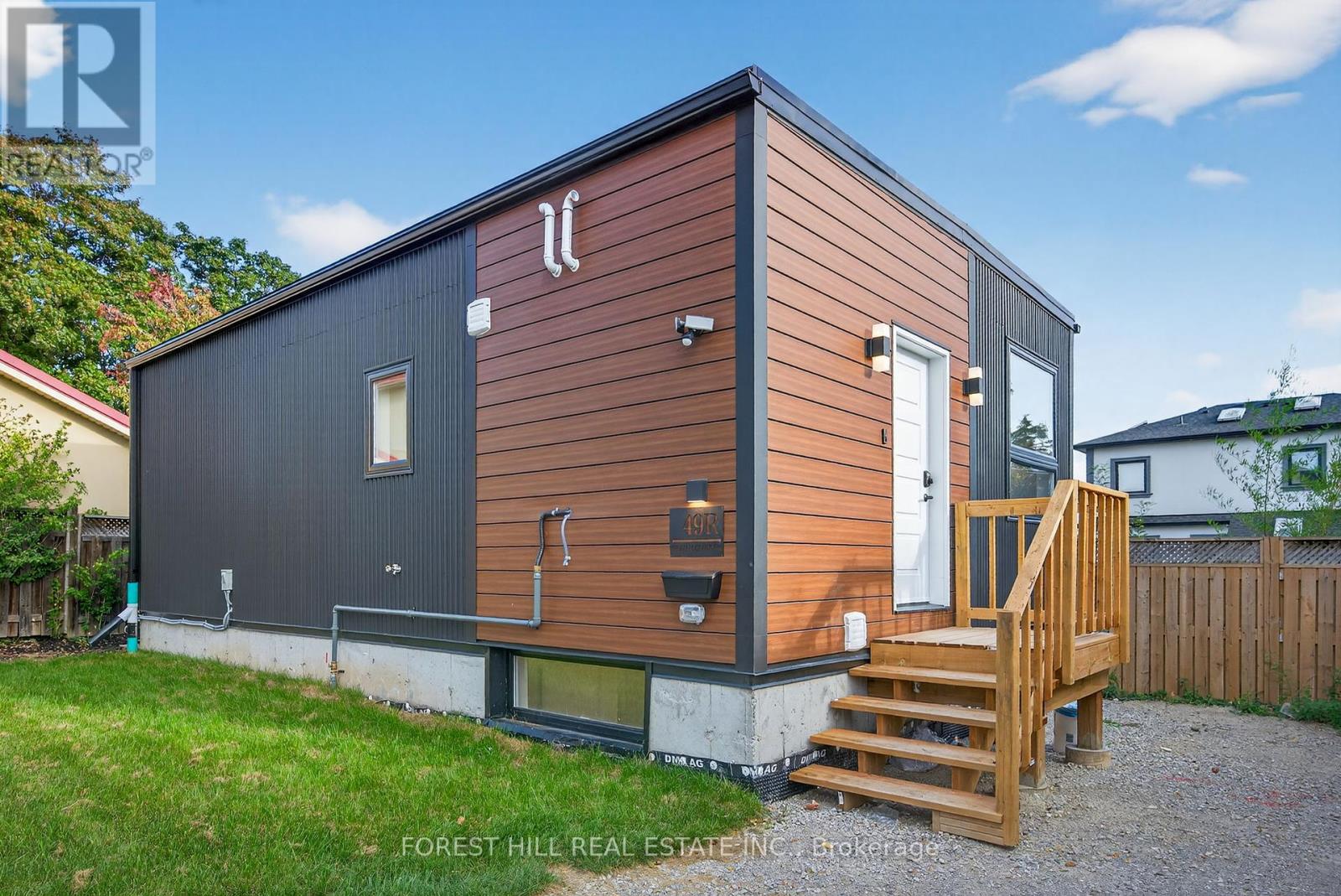 R - 49 William Cragg Drive, Toronto, Ontario M3M 1T8 - Photo 2 - W12458083