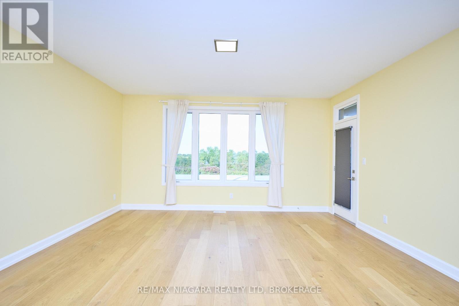 3947 Mitchell Crescent, Fort Erie, Ontario  L0S 1S0 - Photo 11 - X12482208