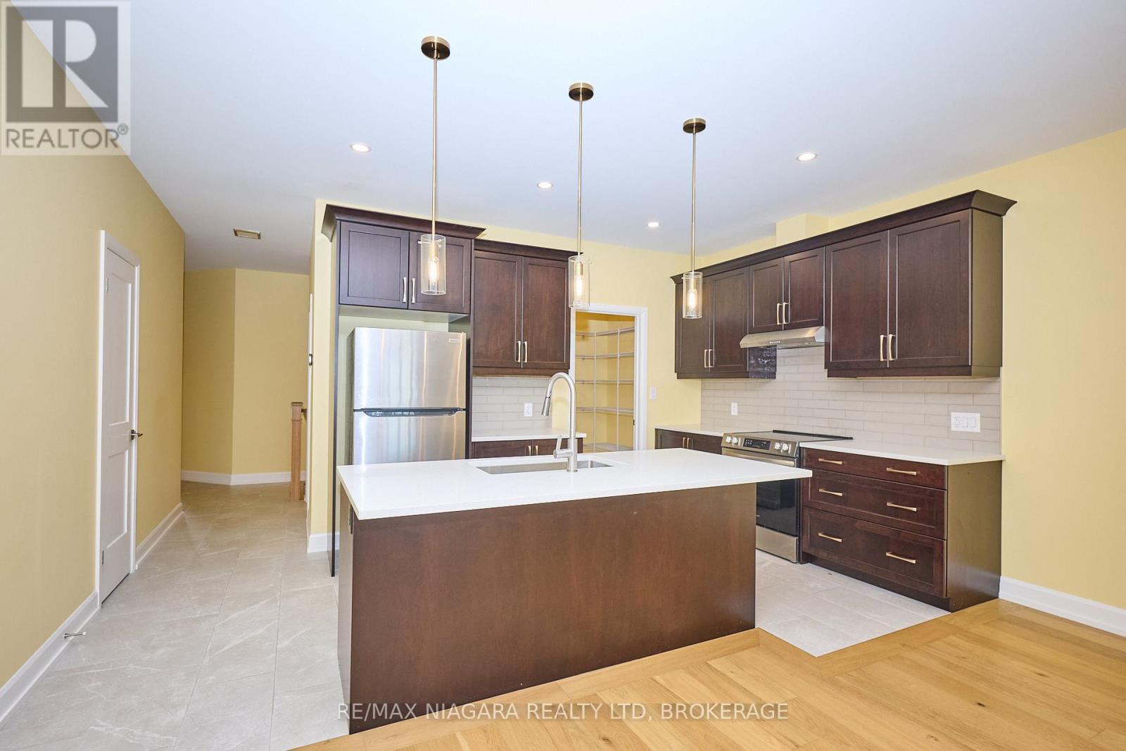 3947 Mitchell Crescent, Fort Erie, Ontario  L0S 1S0 - Photo 14 - X12482208