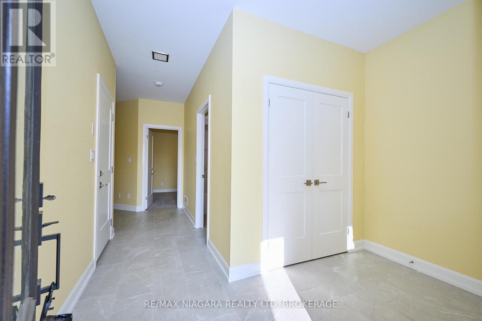 3947 Mitchell Crescent, Fort Erie, Ontario  L0S 1S0 - Photo 4 - X12482208